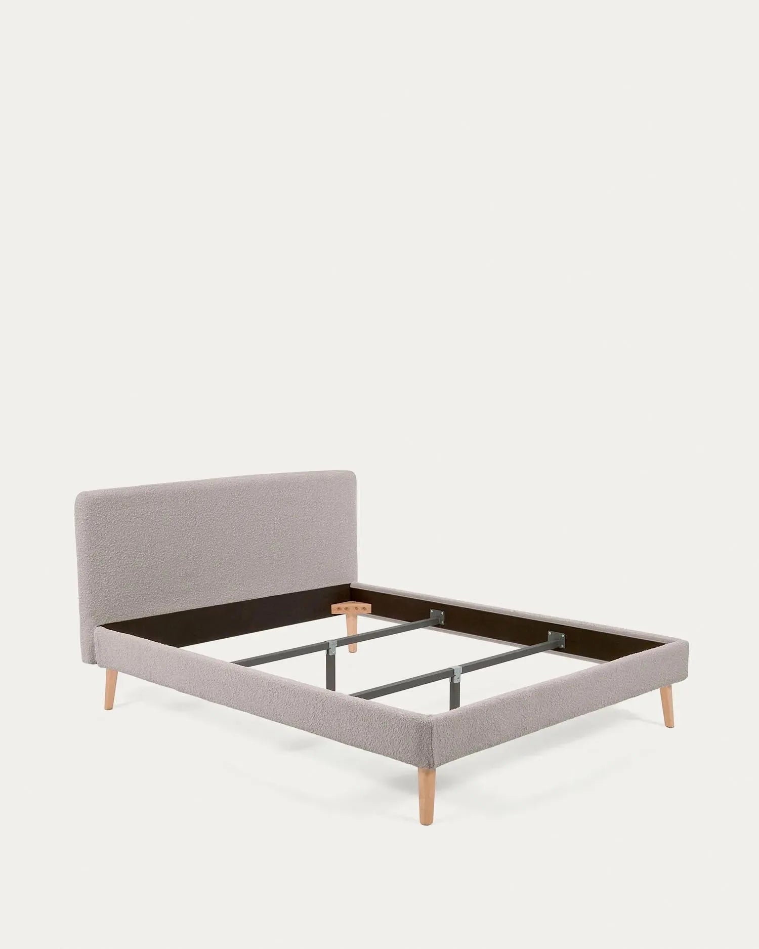 Elegantes Dyla Bett in hellgrauem Bouclé, 160x200 cm, mit Massivholzrahmen und abnehmbaren Bezügen für Stil und Komfort.