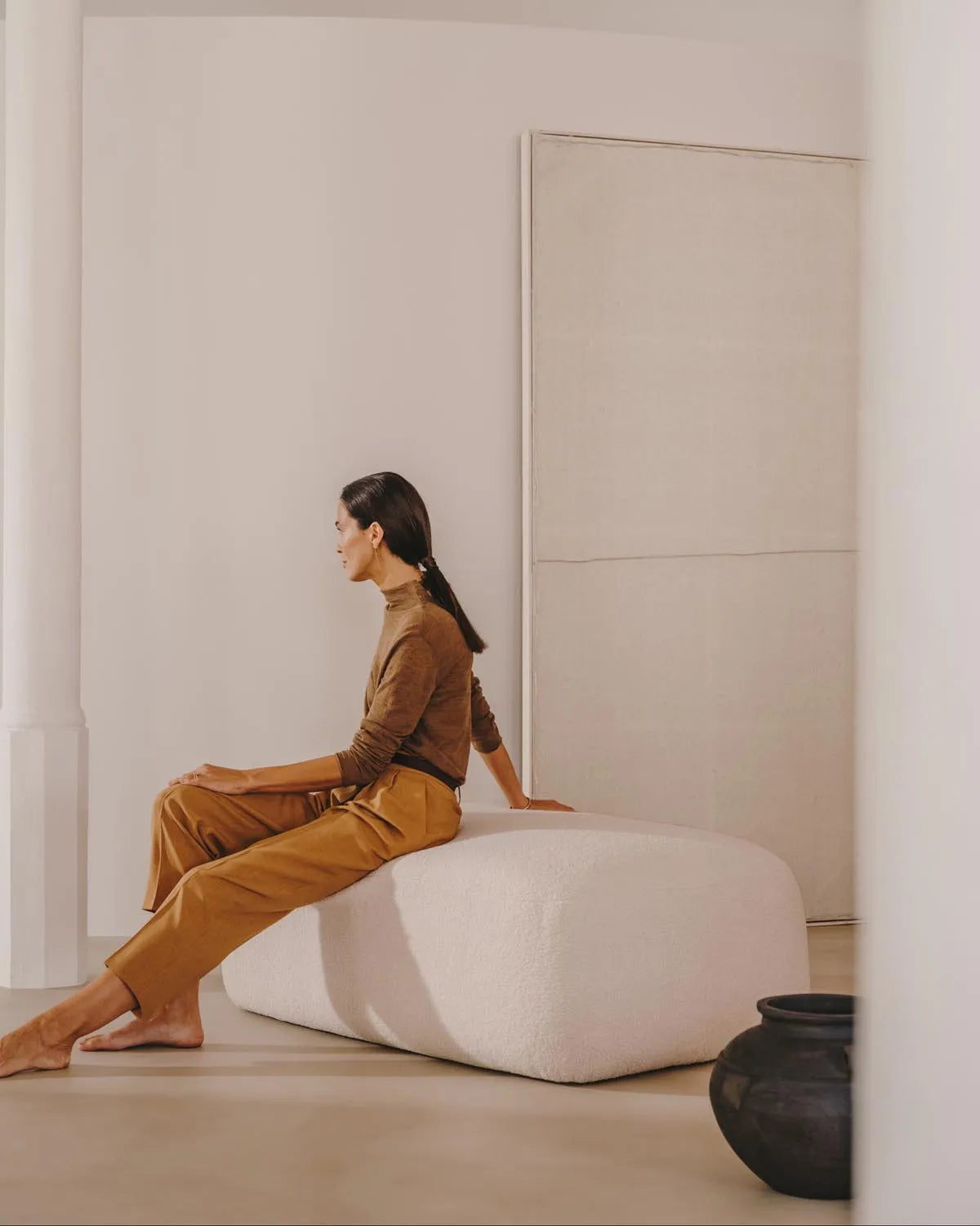 Das Bild Maha horizontal von Kave Home vereint zeitgenössisches Design mit warmen Farben, ideal für ein elegantes Wohnambiente.