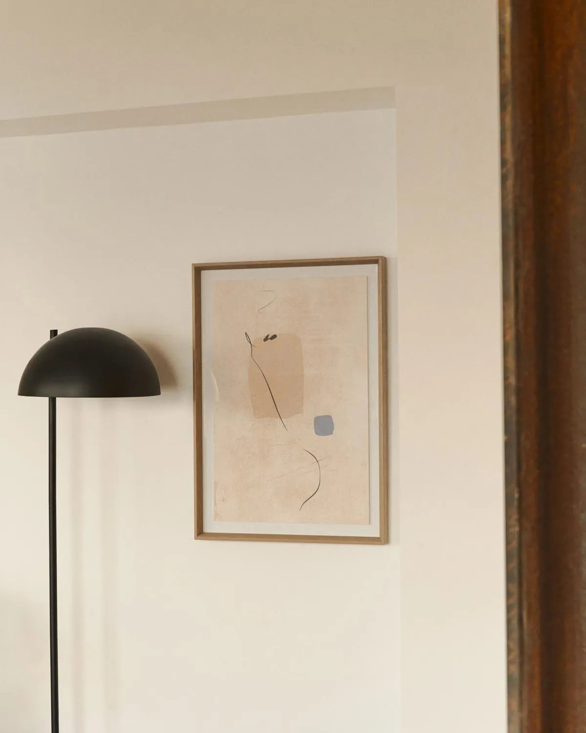 Elegantes abstraktes Kunstwerk in Beige, 50x70 cm von Kave Home.