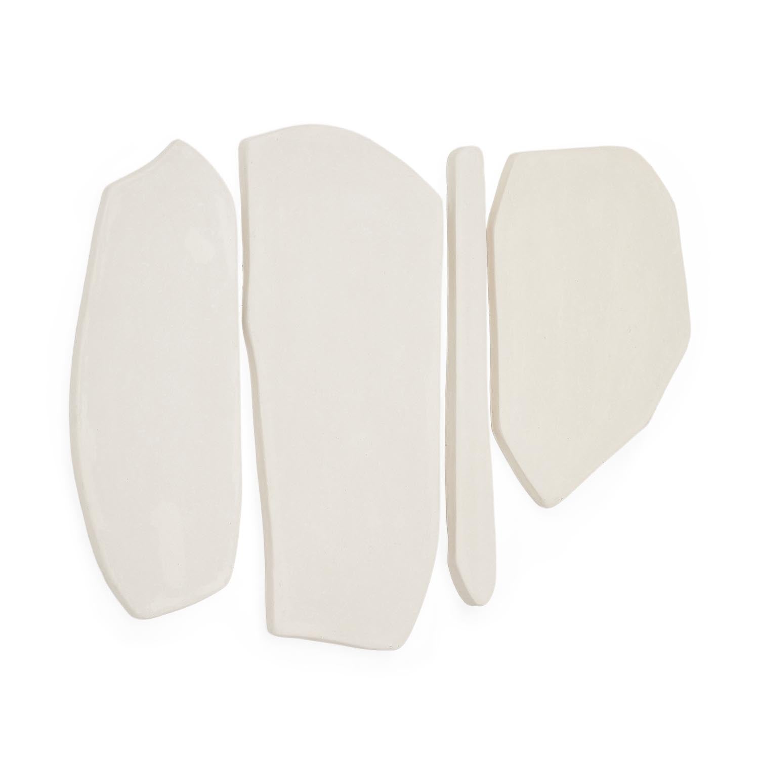 3D-Modell: 4 weiße, elegante Pappmaché-Wanddekos, ideal für minimalistische, skandinavische Räume. AR-kompatibel.
