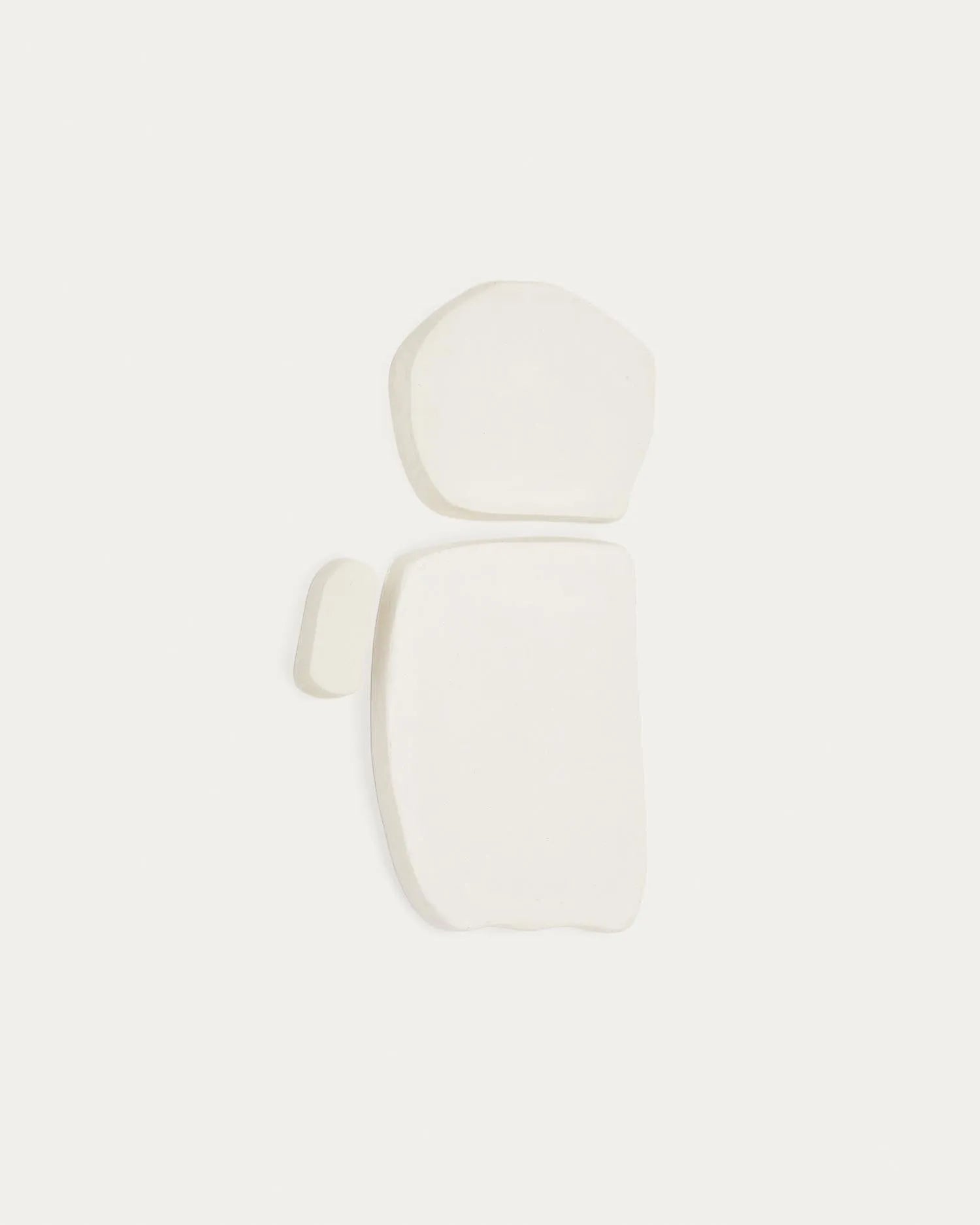Stilvolles 3er Set quadratische Wanddeko aus weißem Pappmaché von Kave Home, perfekt für zeitgemäße und elegante Wohnräume.