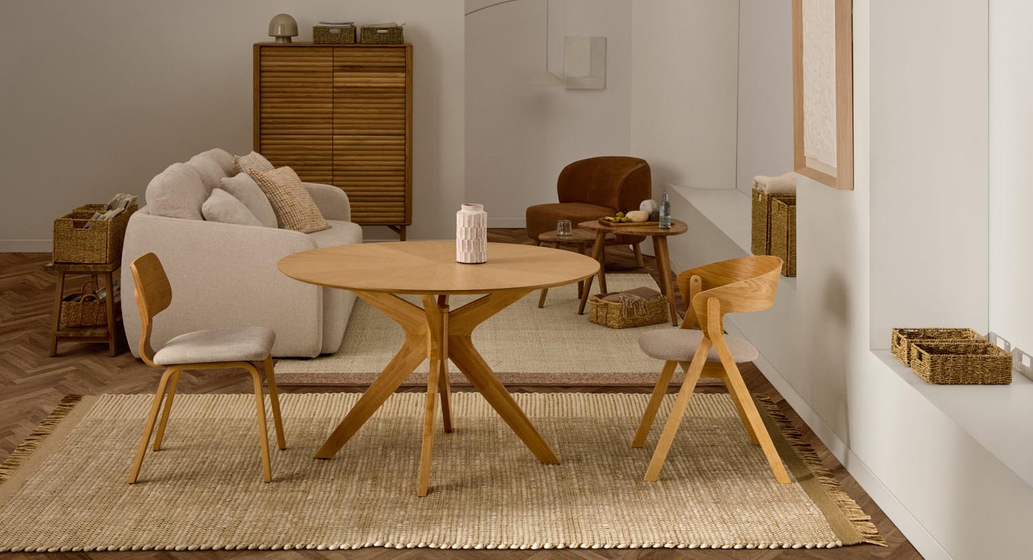 Das Bild Annia von Kave Home, 90x70 cm, aus weißem Pappmaché, bringt moderne Eleganz und Stil in Ihre Wohnräume.