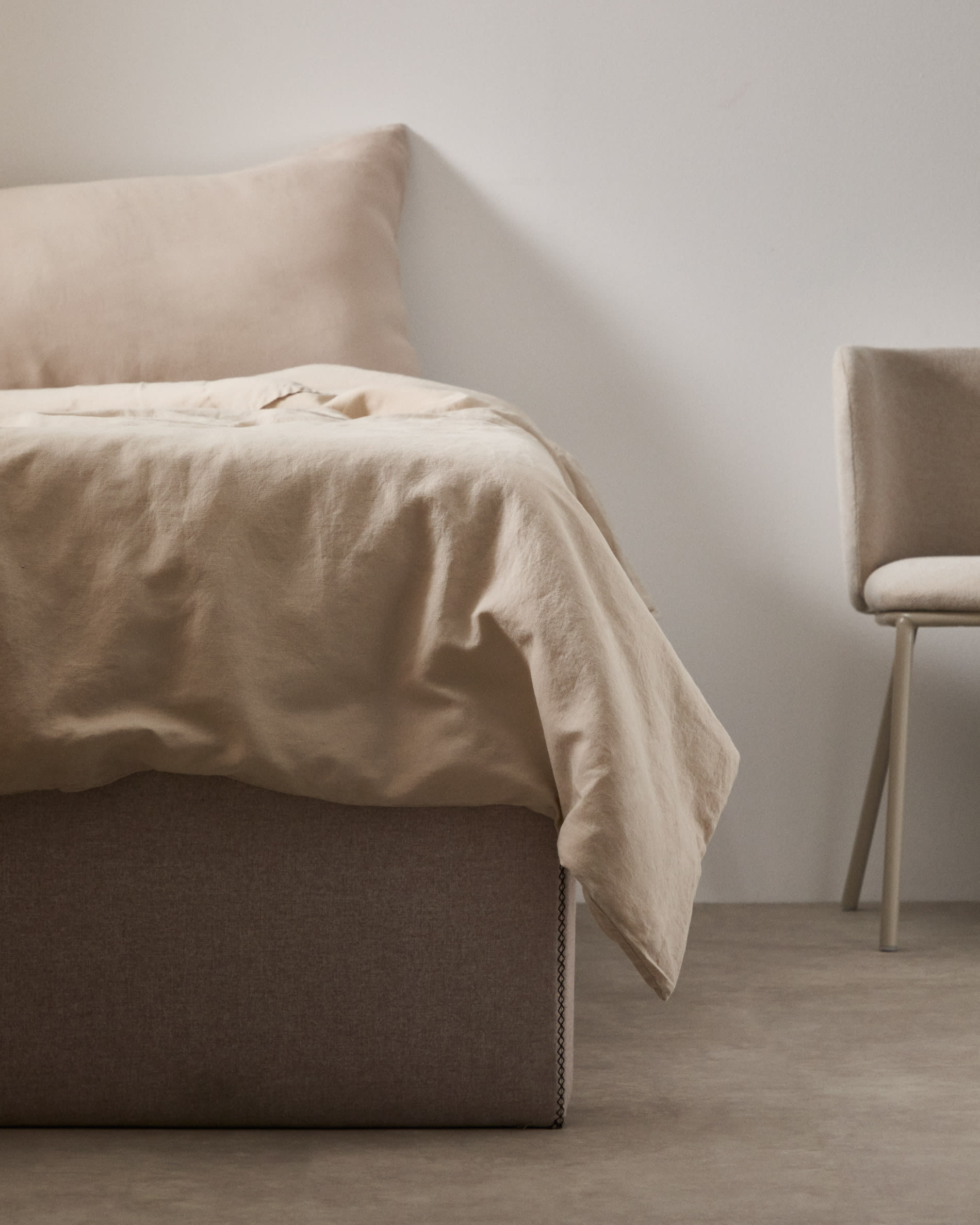 Matters Bettgestell von Kave Home, beige, klappbar, passend für 90x190 cm Matratzen. Praktisch, elegant und platzsparend.