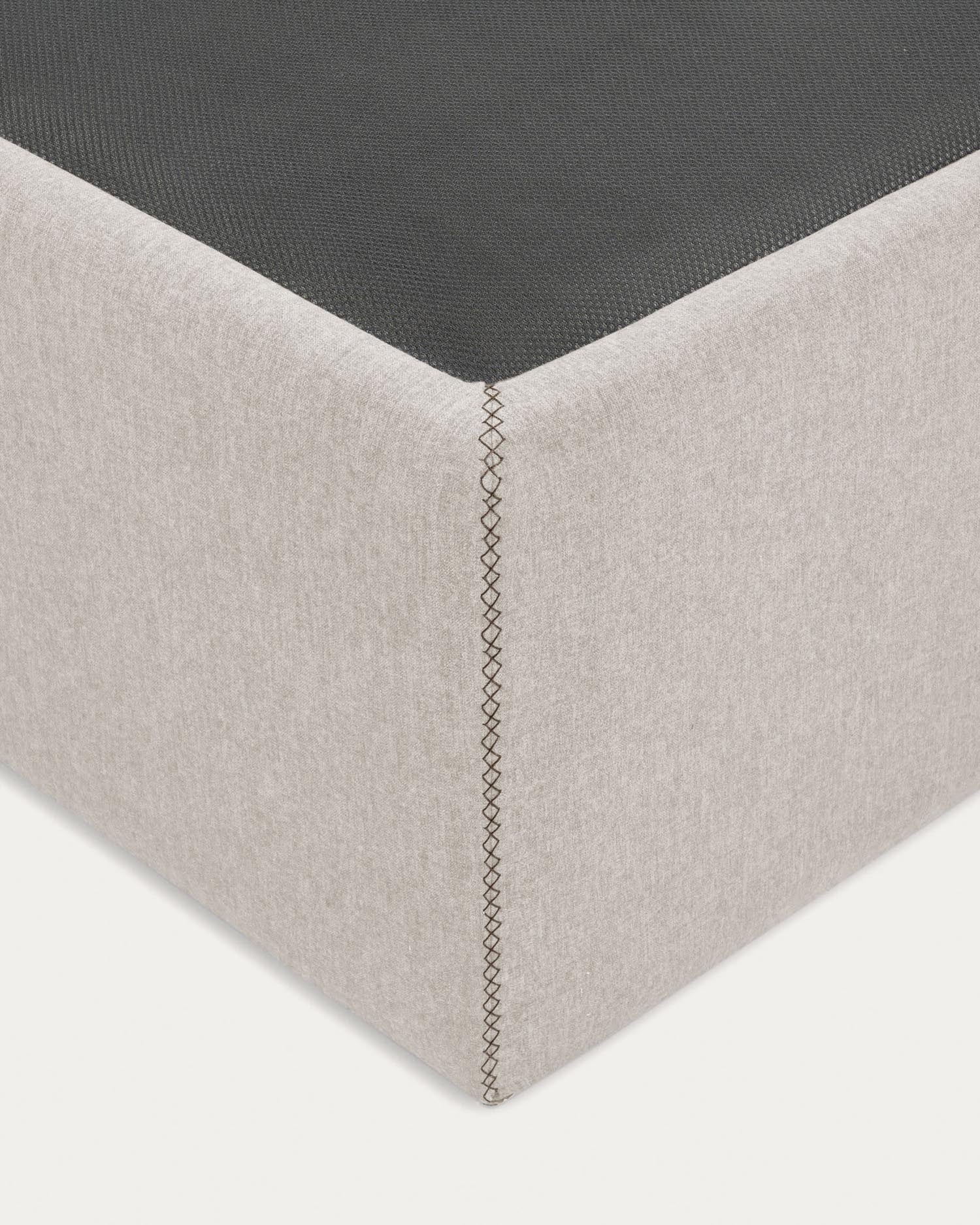 Elegantes, beiges, aufklappbares Bettgestell von Kave Home, passend für 160x200 cm Matratzen, ideal für modernes Wohnen.
