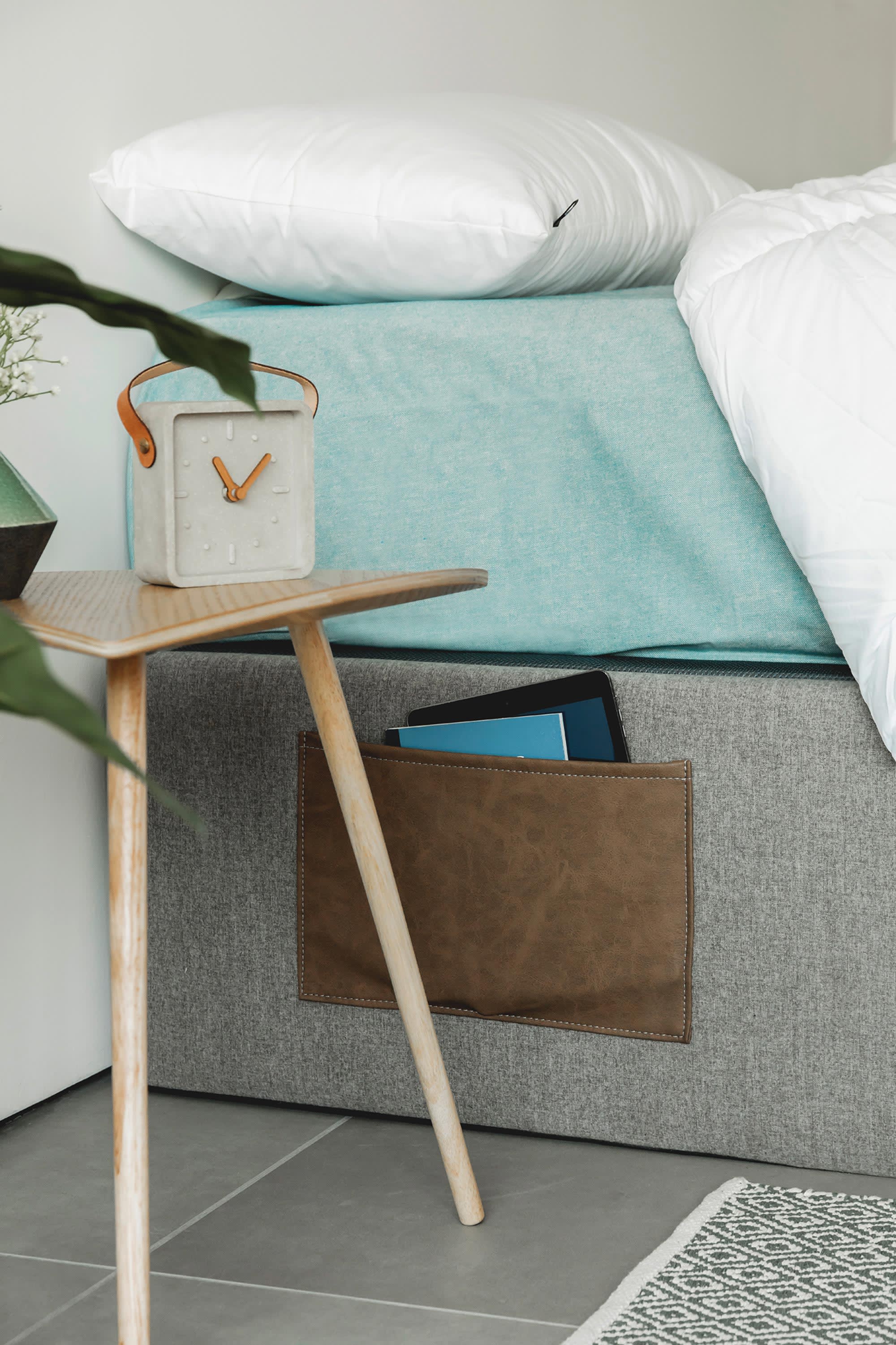 Elegantes beiges Bettgestell von Kave Home, aufklappbar, für 160x200 cm Matratzen, ideal für modernes Schlafzimmerdesign.