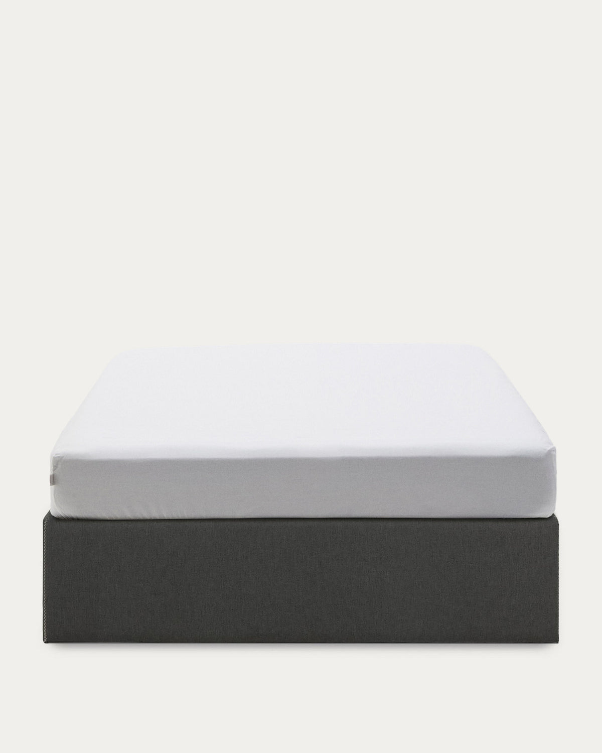 Matters aufklappbares Bettgestell in Schwarz für Matratze von 180 x 200 cm in Schwarz präsentiert im Onlineshop von KAQTU Design AG. Bett ist von Kave Home