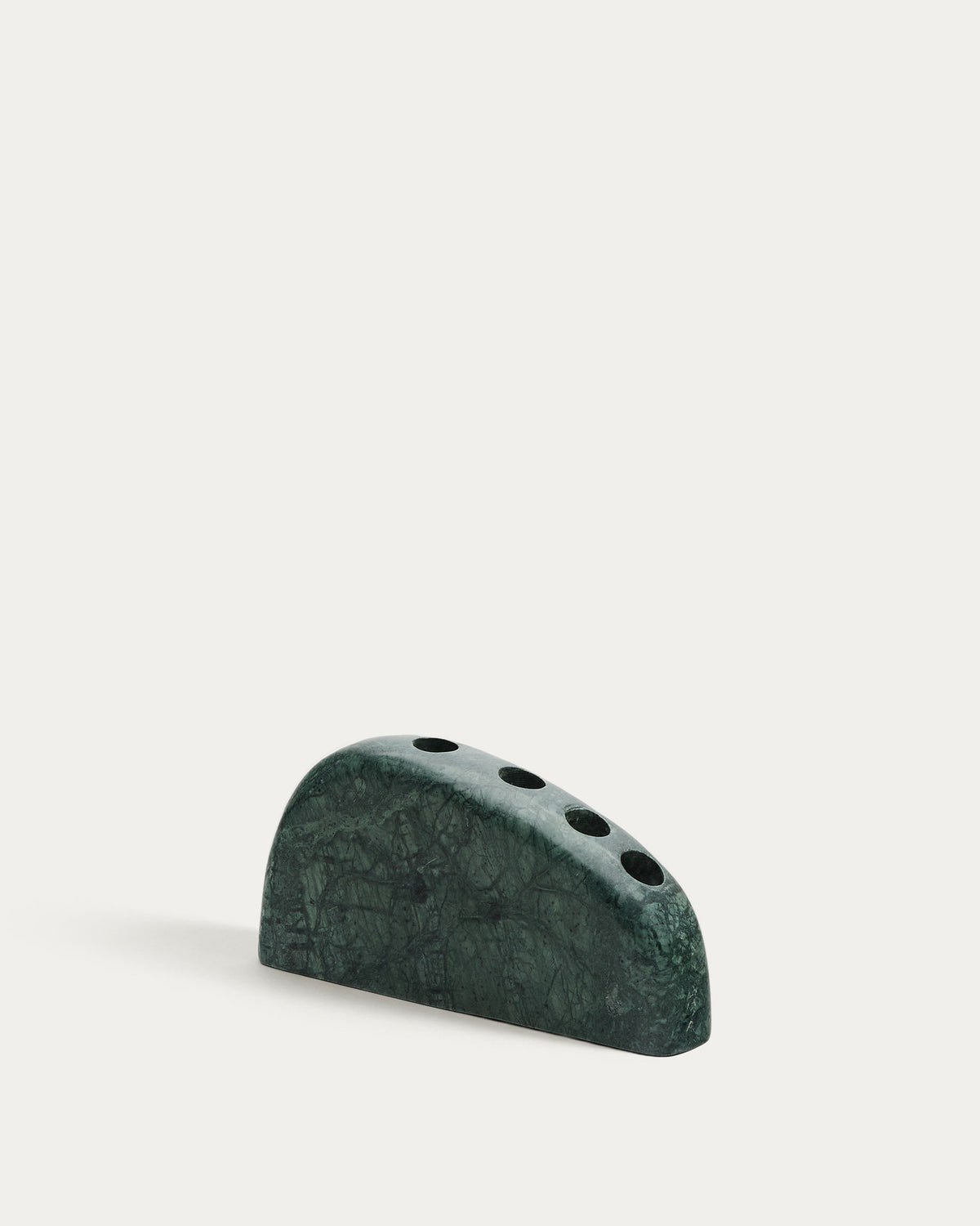 Grosser Kerzenhalter Signe aus grünem Marmor 10 cm in Grün präsentiert im Onlineshop von KAQTU Design AG. Kerzenständer ist von Kave Home