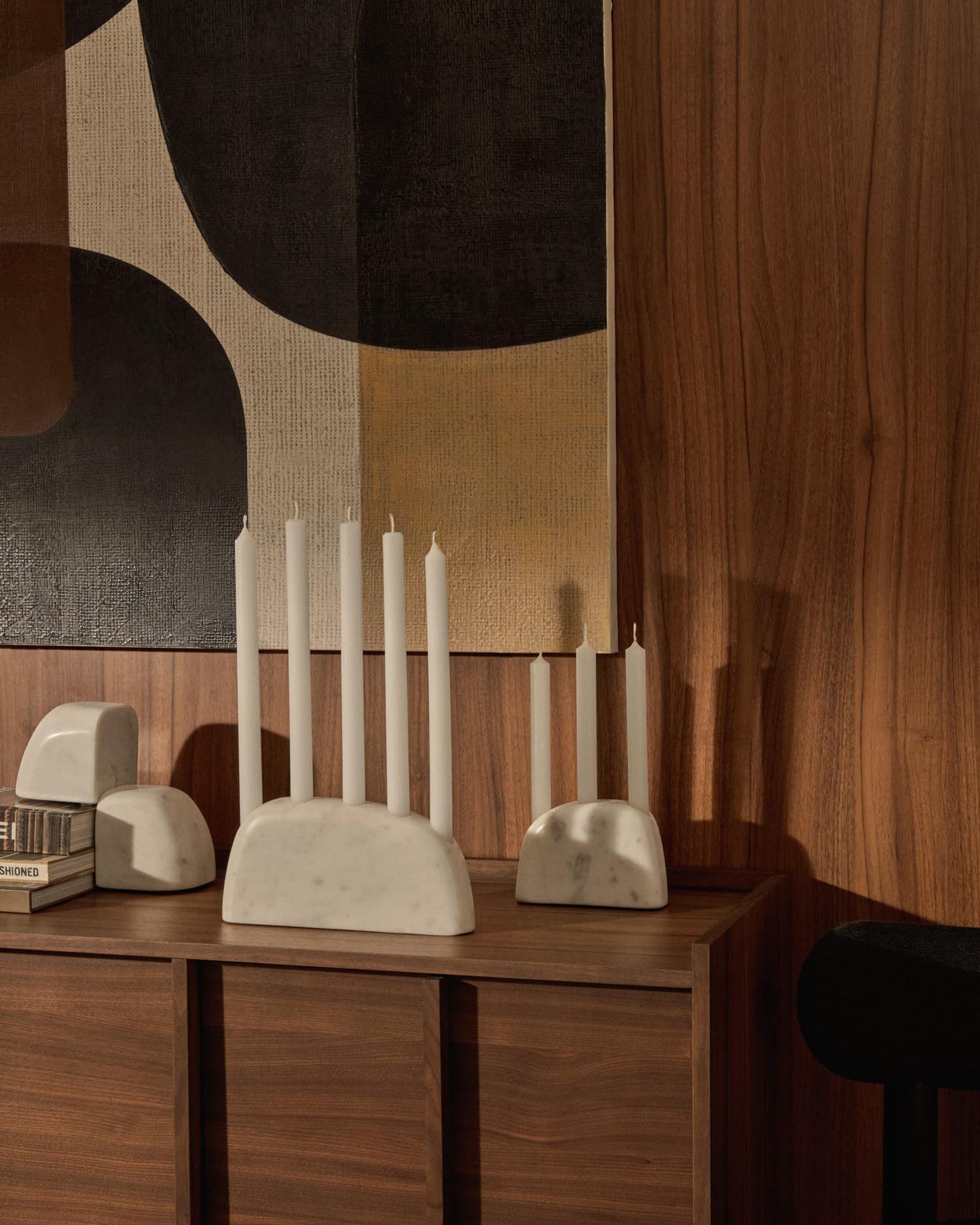 Mittelgrosser Kerzenhalter Signe aus weissem Marmor 10 cm in Weiss präsentiert im Onlineshop von KAQTU Design AG. Kerzenständer ist von Kave Home
