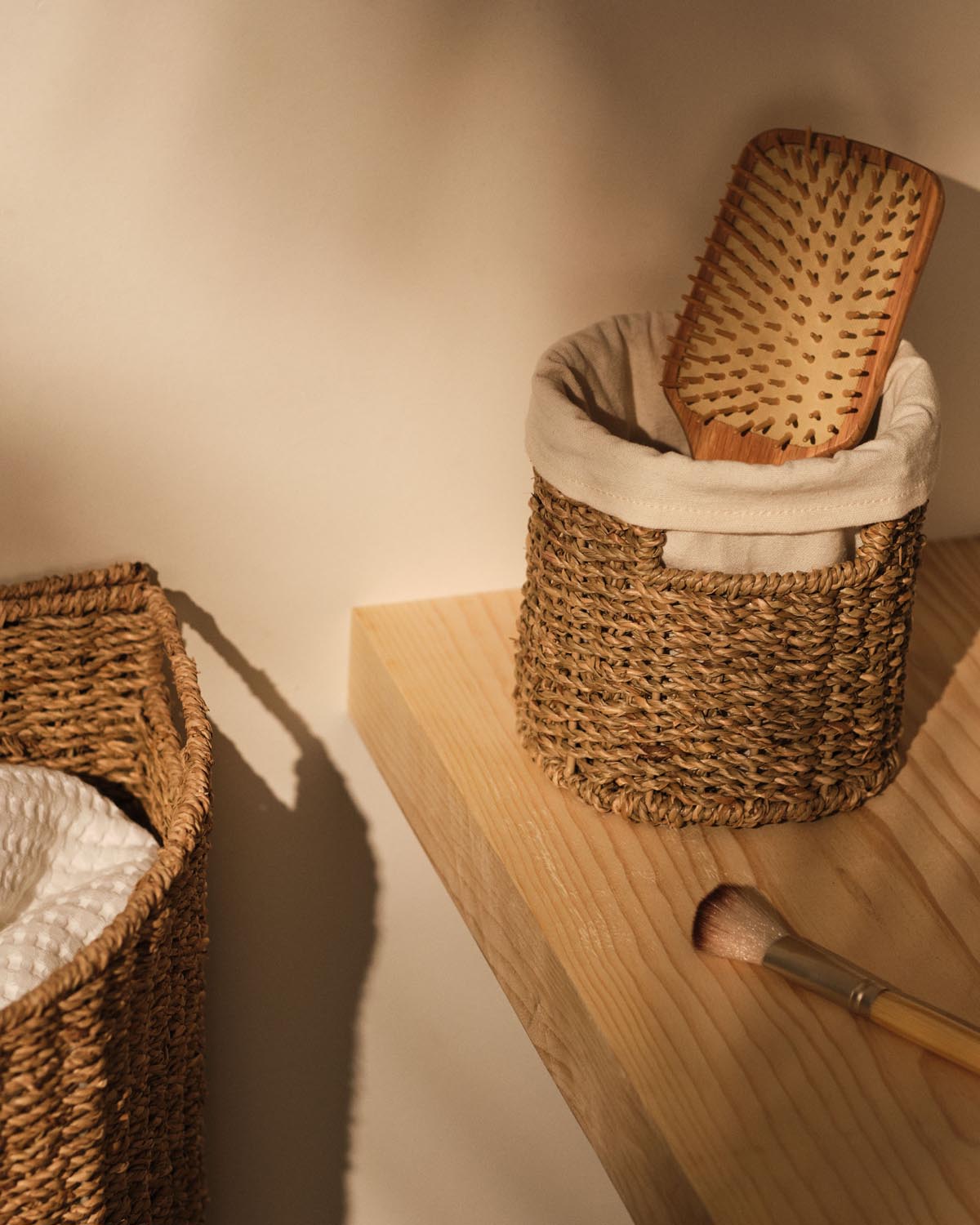 Tossa kleiner Korb aus Naturfasern in Natur präsentiert im Onlineshop von KAQTU Design AG. Aufbewahrungskorb ist von Kave Home