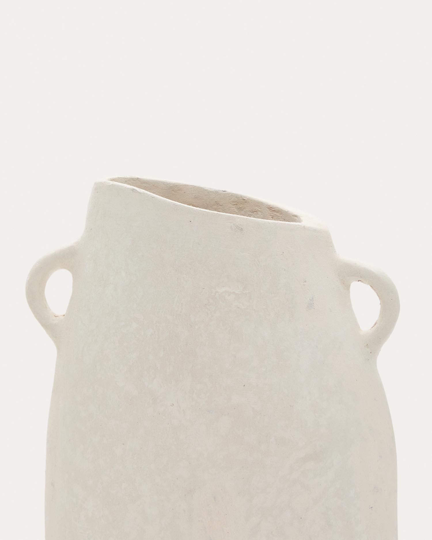 Vase Neti aus weissem Pappmaché 27 cm in Weiss präsentiert im Onlineshop von KAQTU Design AG. Vase ist von Kave Home