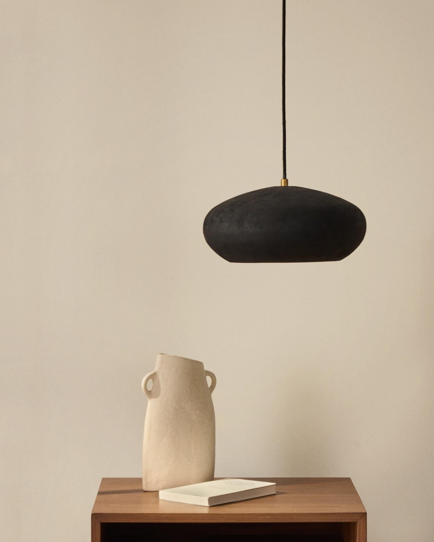 Vase Neti aus weissem Pappmaché 27 cm in Weiss präsentiert im Onlineshop von KAQTU Design AG. Vase ist von Kave Home