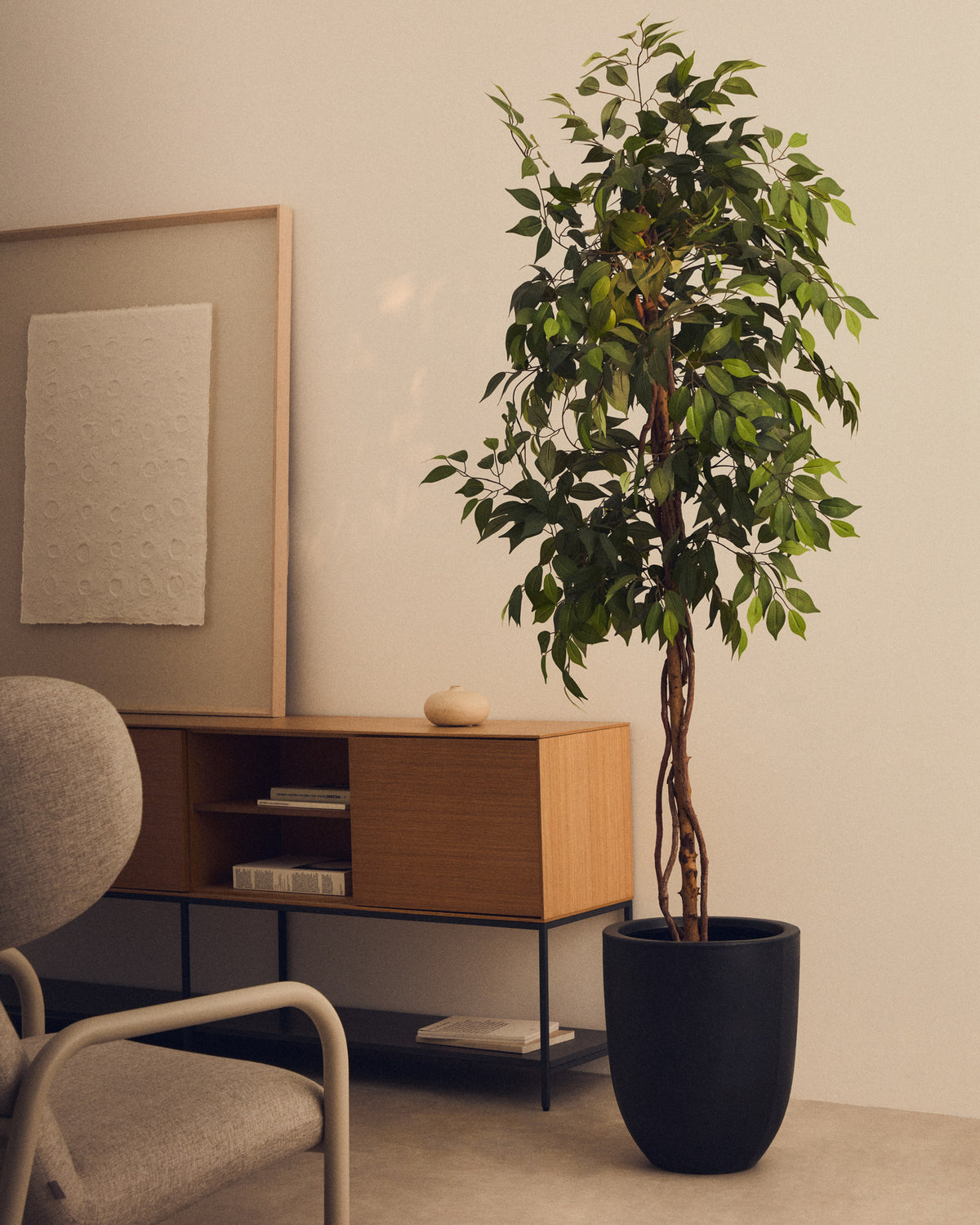 Kunstbaum Ficus mit schwarzem Topf 180 cm in Grün, Braun präsentiert im Onlineshop von KAQTU Design AG. Kunstpflanze ist von Kave Home