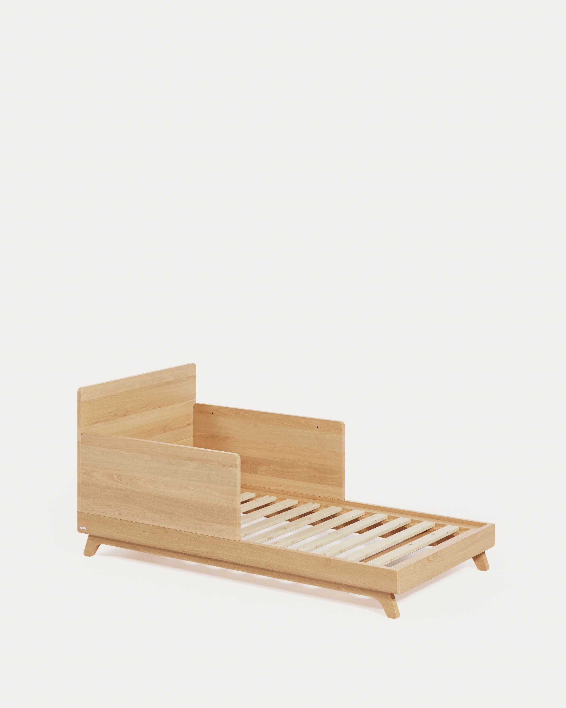 Das Maralis Gitterbett 70x140 cm aus Buchenholz vereint Funktionalität und Design, ideal für die Bedürfnisse Ihres Kindes.