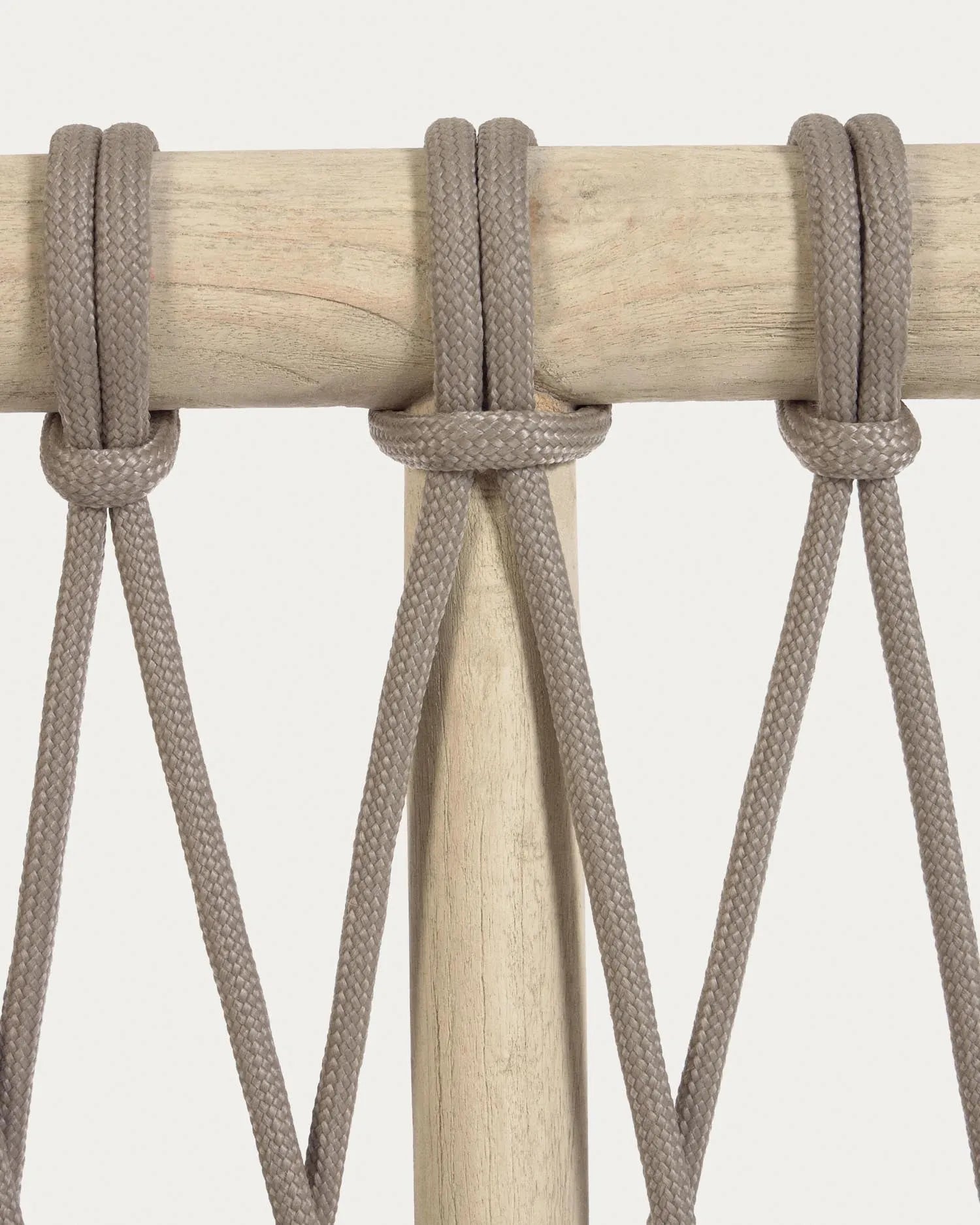 Elegantes Kopfteil aus Mindiholz und grauem Seil, handgefertigt für 160 cm Betten, vereint Stil und Nachhaltigkeit.
