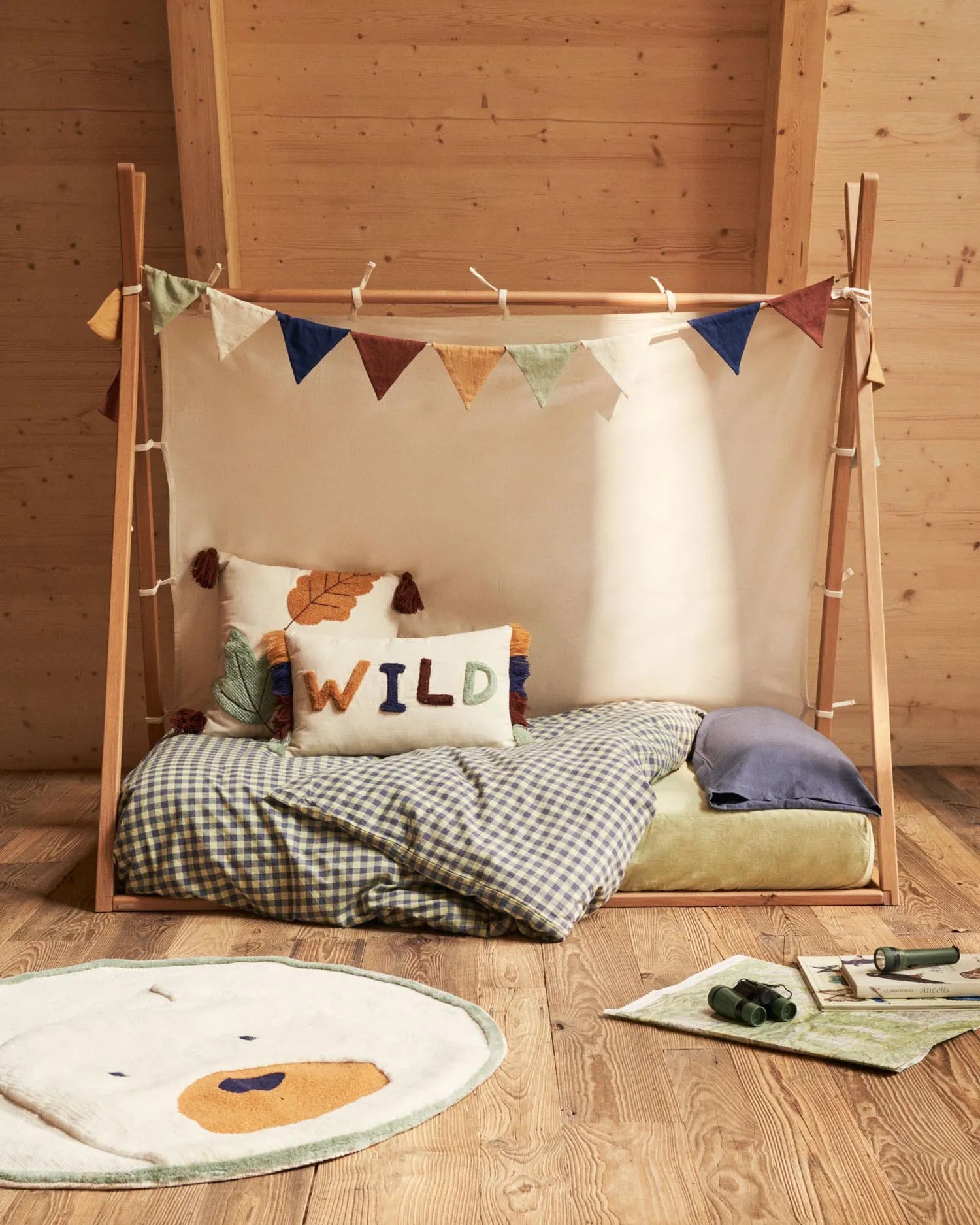 Die Maralis Tipi Bett Abdeckung aus 100% Baumwolle verwandelt das Kinderzimmer in ein gemütliches Spielparadies.