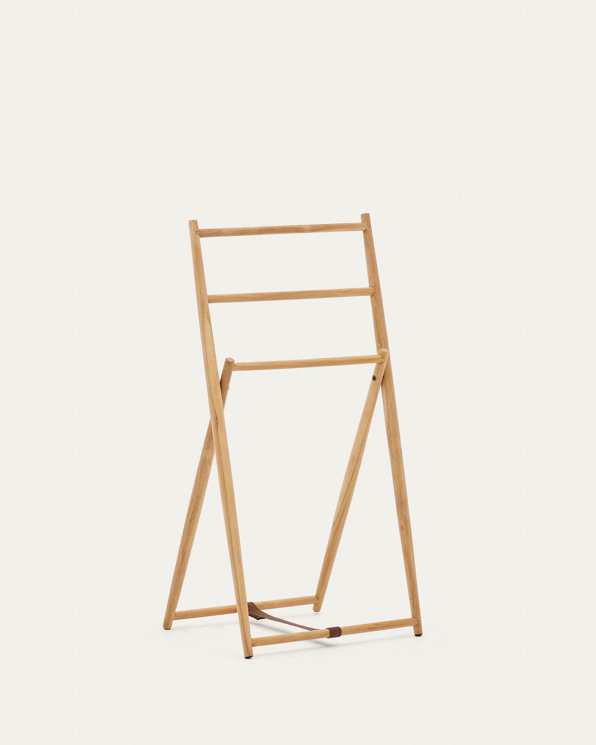 Roxana Handtuchhalter aus massivem Teakholz 50 x 95 cm in Natur präsentiert im Onlineshop von KAQTU Design AG. Handtuchhalter ist von Kave Home