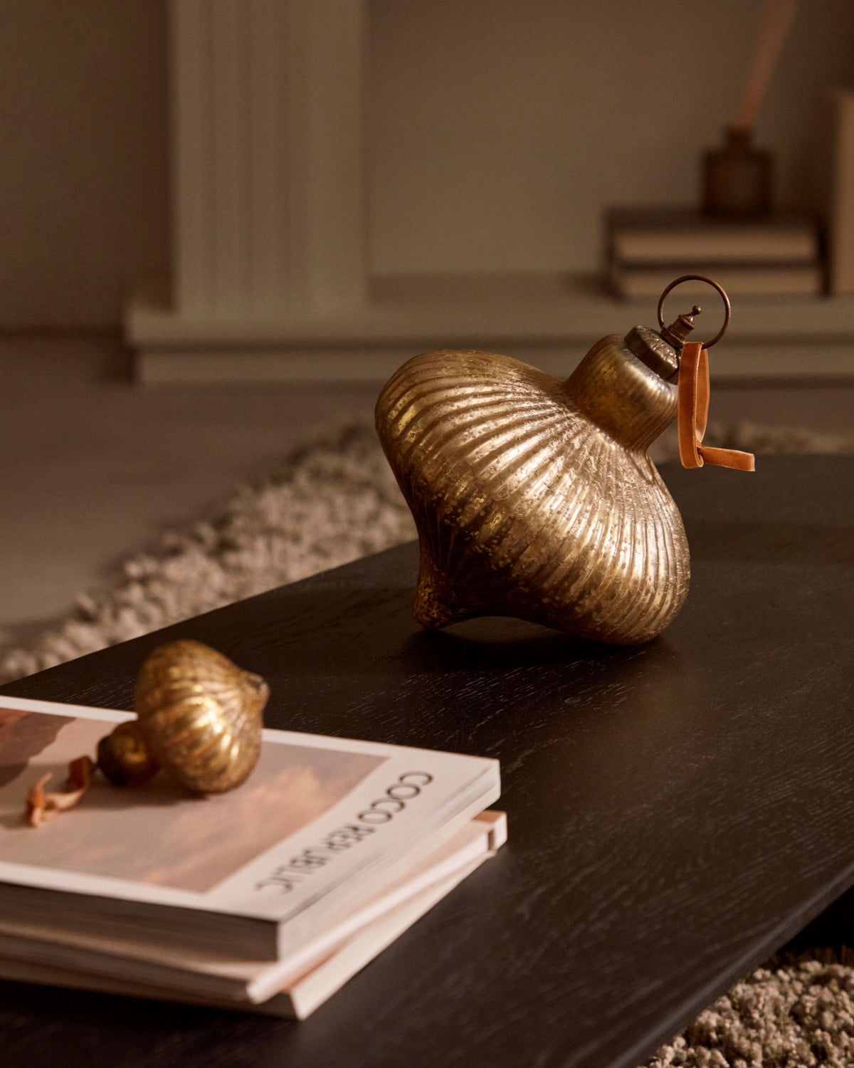 Hängeornament Raj aus recyceltem Glas gold 20 cm in Gold präsentiert im Onlineshop von KAQTU Design AG. Ornament ist von Kave Home