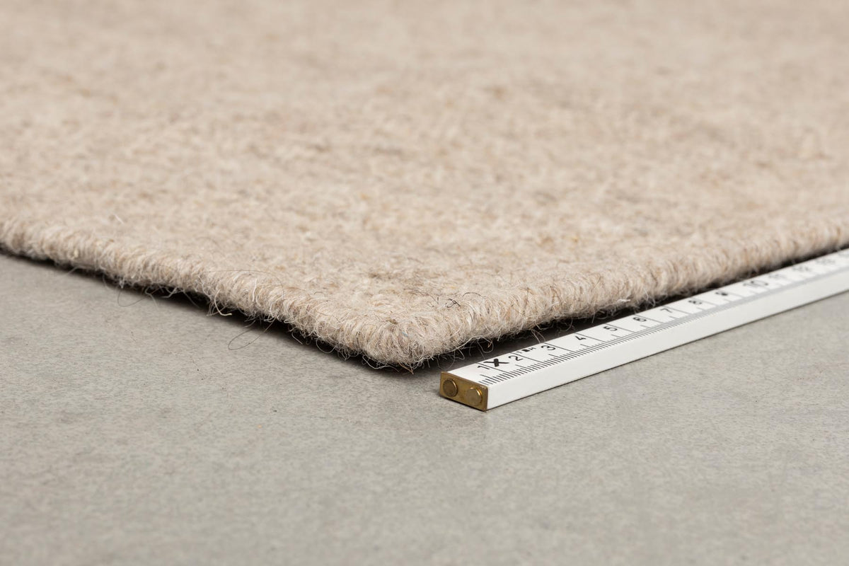 Briton Teppich 160x230 in Beige präsentiert im Onlineshop von KAQTU Design AG. Teppich ist von Dutchbone