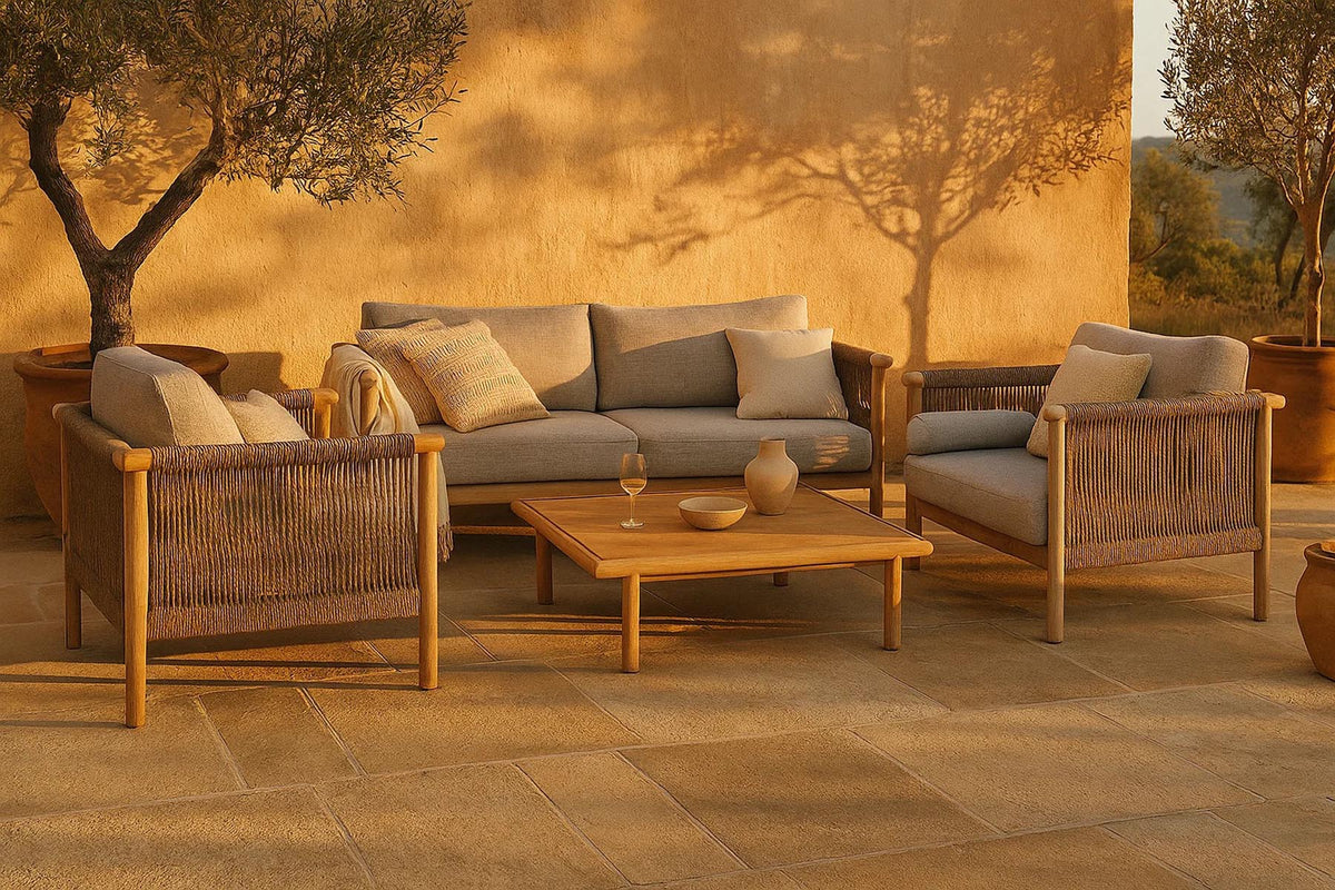 Outdoor Lounge Chair Oasis in Beige präsentiert im Onlineshop von KAQTU Design AG. Outdoor-Sessel mit Armlehnen ist von Dutchbone