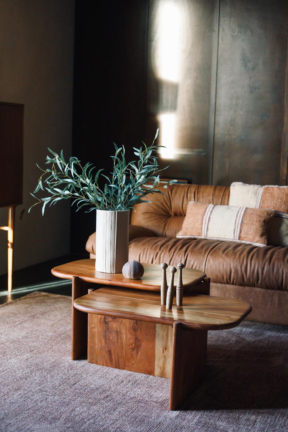 Beistelltisch Feller in Braun präsentiert im Onlineshop von KAQTU Design AG. Couchtisch ist von Dutchbone