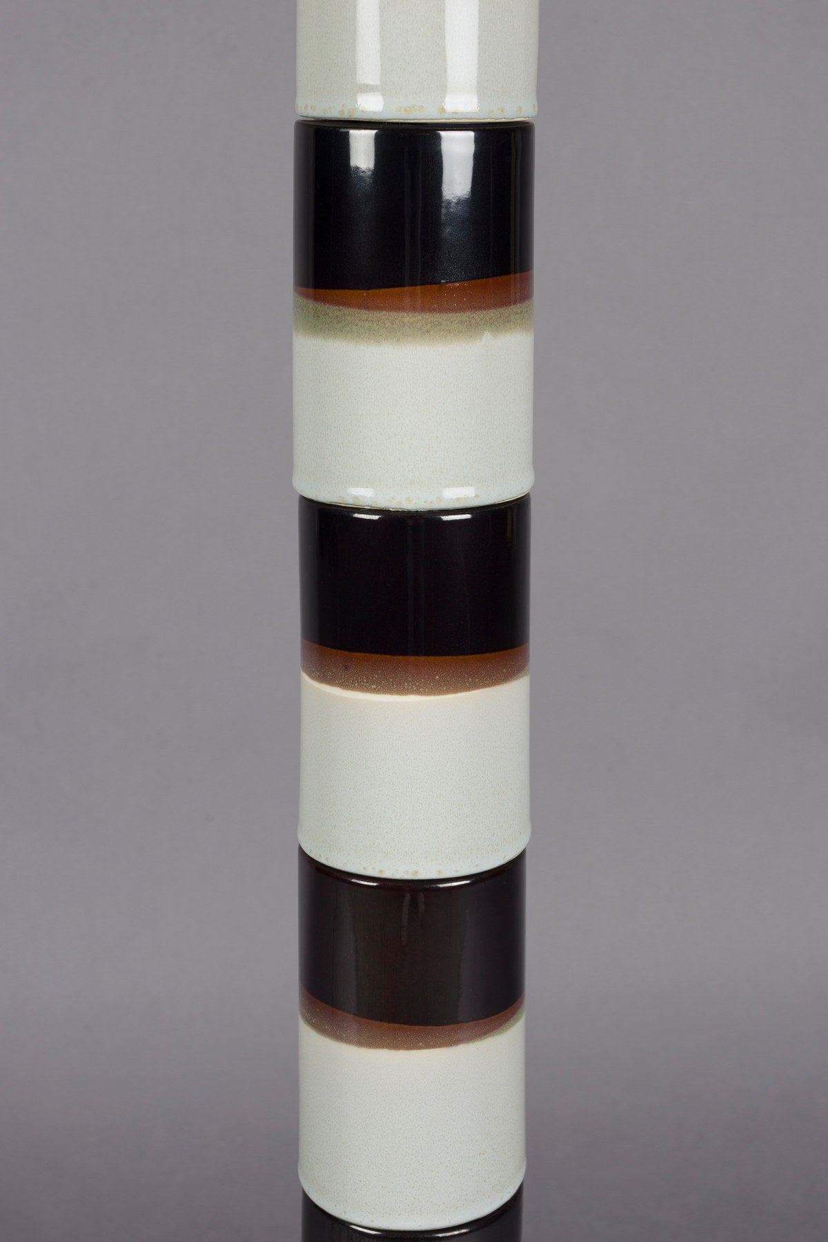 Stehlampe Vertigo in Beige präsentiert im Onlineshop von KAQTU Design AG. Stehleuchte ist von Dutchbone
