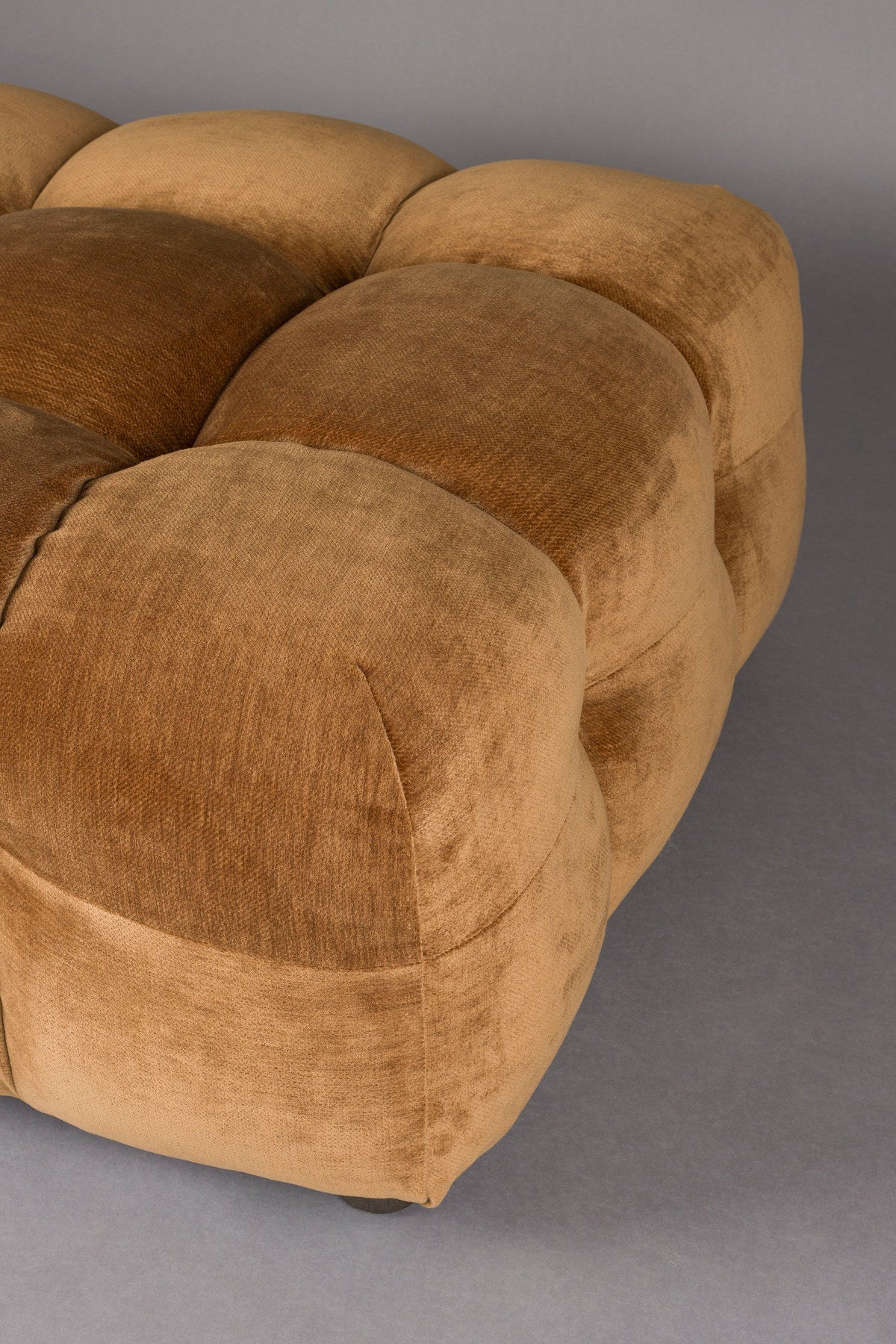 Hocker Hackman in Cognac präsentiert im Onlineshop von KAQTU Design AG. Pouf ist von Dutchbone