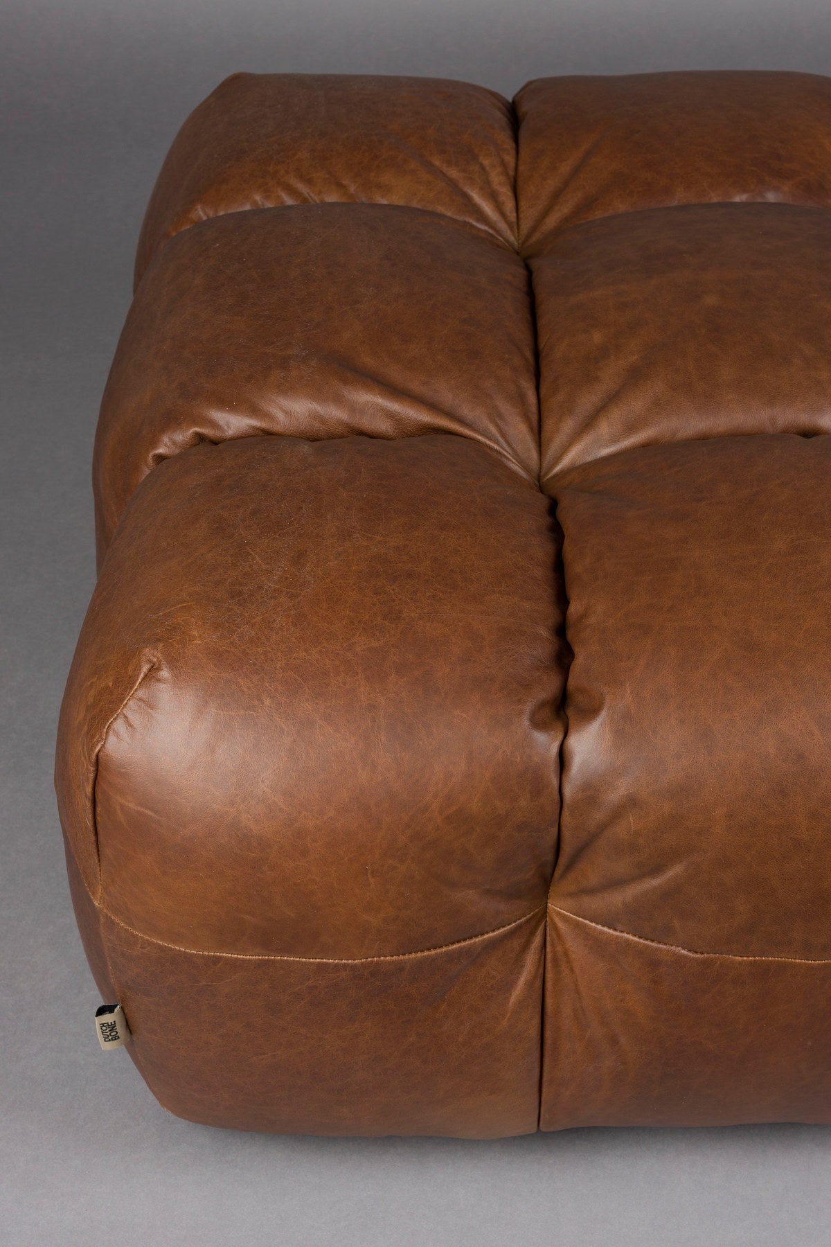 Hocker Hackman in Chocolate präsentiert im Onlineshop von KAQTU Design AG. Pouf ist von Dutchbone
