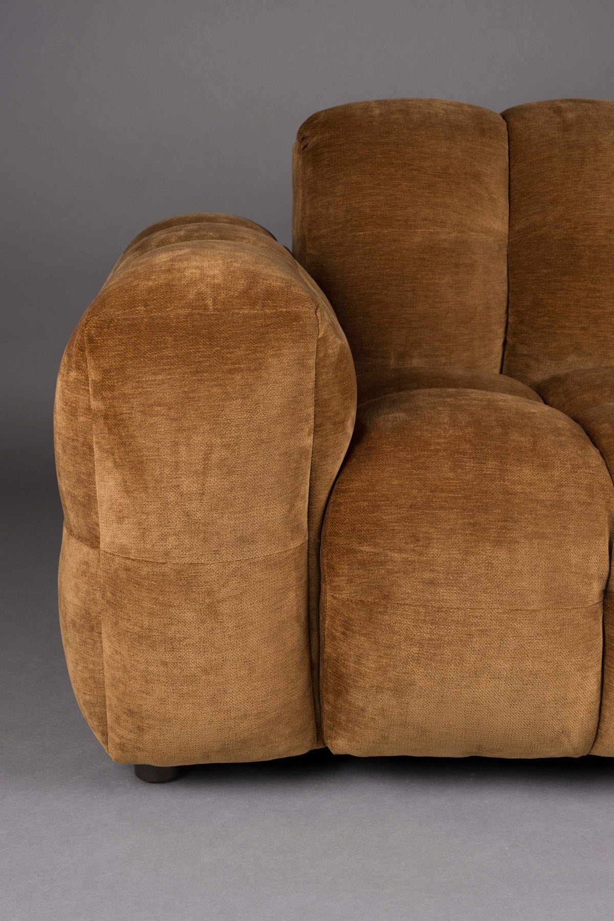 Sofa Hackman 4.5-Sitzer in Cognac präsentiert im Onlineshop von KAQTU Design AG. 4er Sofa ist von Dutchbone