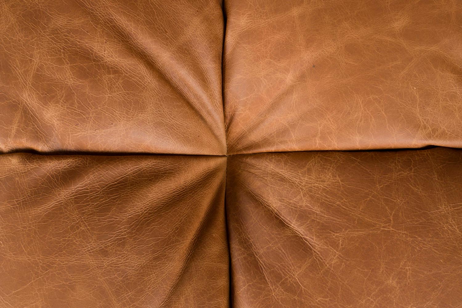 Sofa Hackman 4.5-Sitzer in Cognac präsentiert im Onlineshop von KAQTU Design AG. 4er Sofa ist von Dutchbone