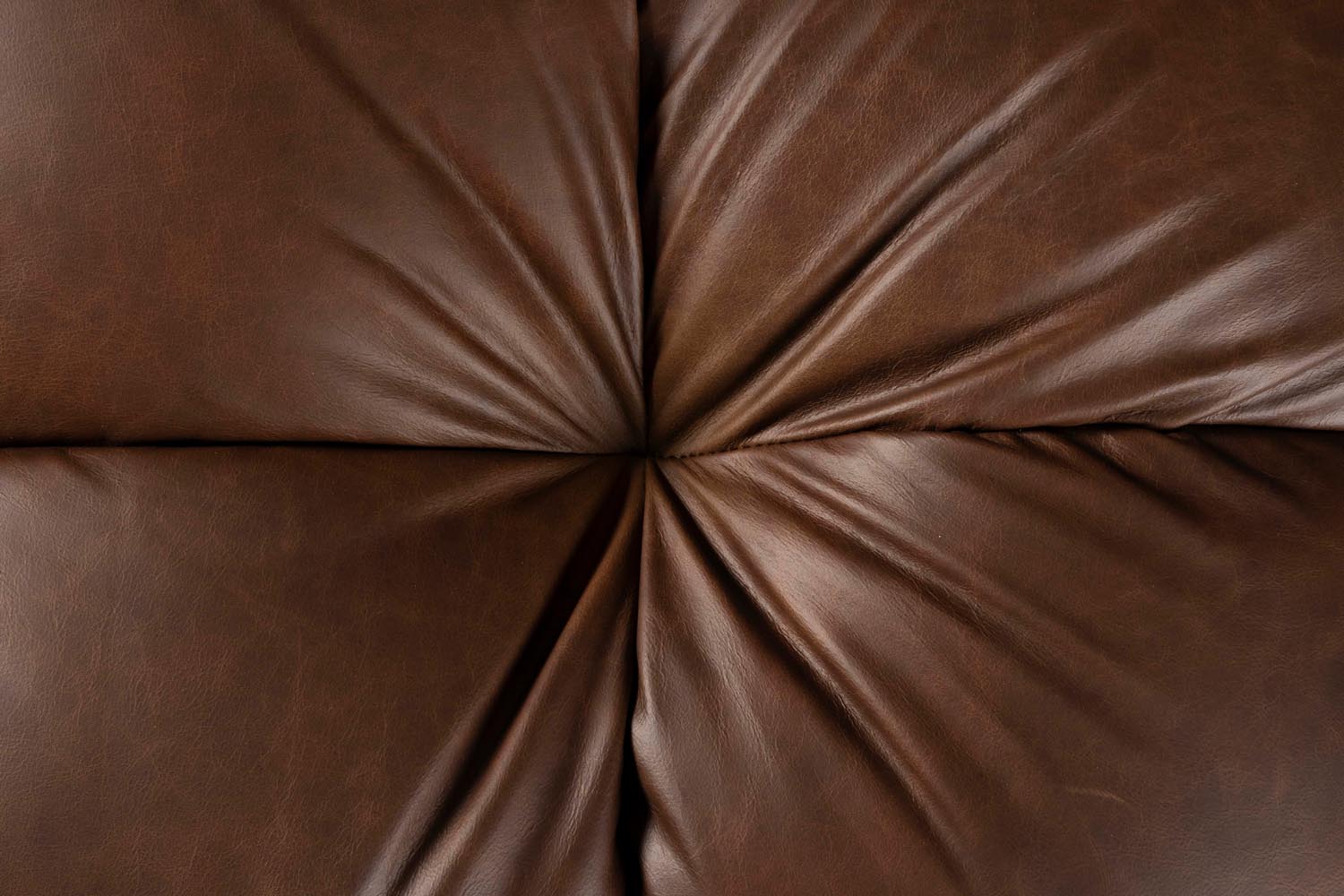 Sofa Hackman 4.5-Sitzer in Schokolade präsentiert im Onlineshop von KAQTU Design AG. 4er Sofa ist von Dutchbone