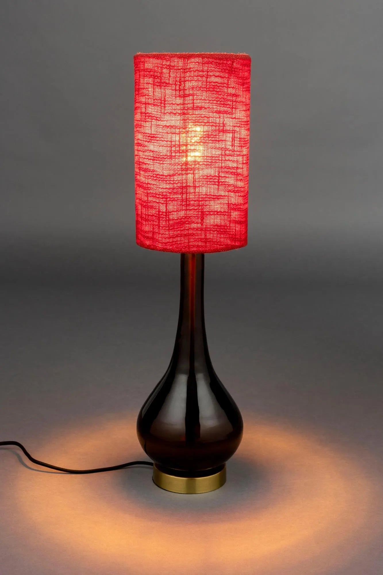 Tischleuchte Jules in Rot präsentiert im Onlineshop von KAQTU Design AG. Tischleuchte ist von Dutchbone