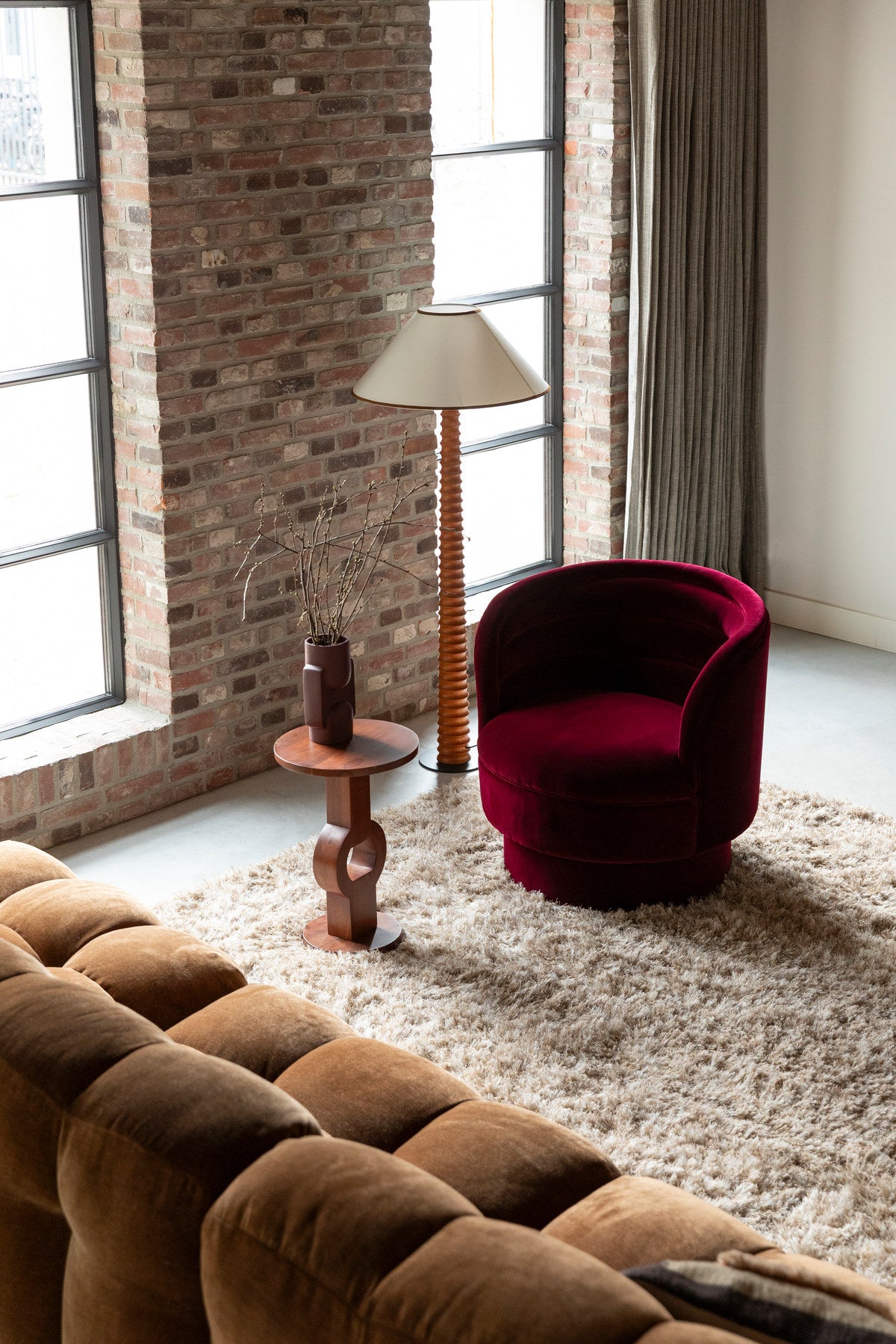 Sessel Dorothy in Rot präsentiert im Onlineshop von KAQTU Design AG. Drehsessel ist von Dutchbone