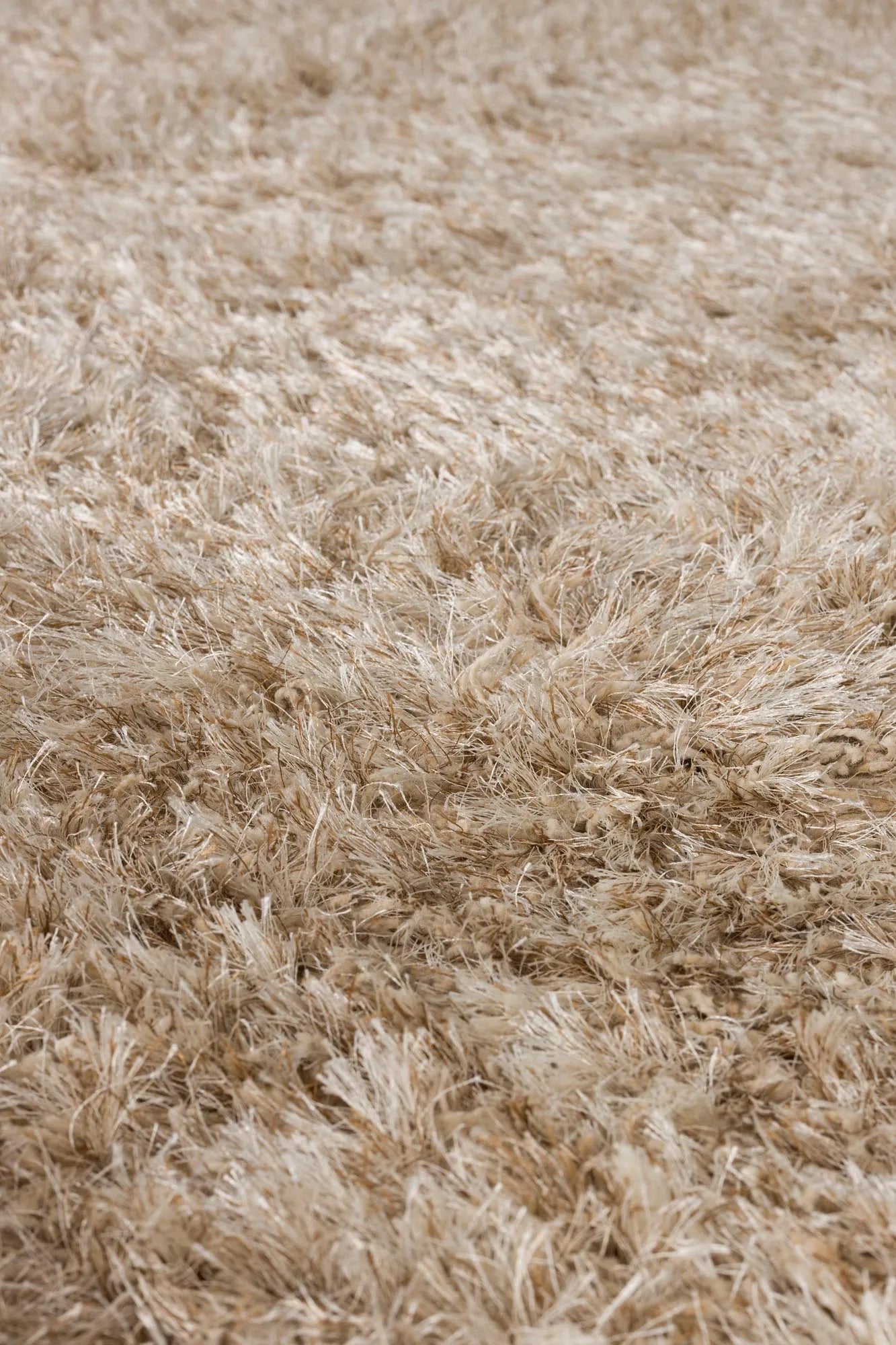Teppich Hairy 160x230 in Beige präsentiert im Onlineshop von KAQTU Design AG. Teppich ist von Dutchbone