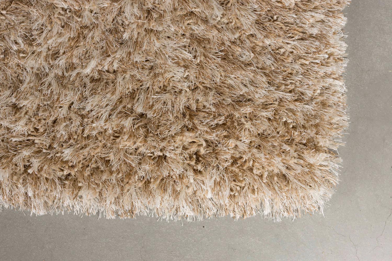 Teppich Hairy 160x230 in Beige präsentiert im Onlineshop von KAQTU Design AG. Teppich ist von Dutchbone