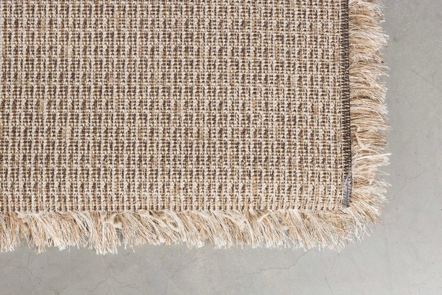 Teppich Hairy 160x230 in Beige präsentiert im Onlineshop von KAQTU Design AG. Teppich ist von Dutchbone