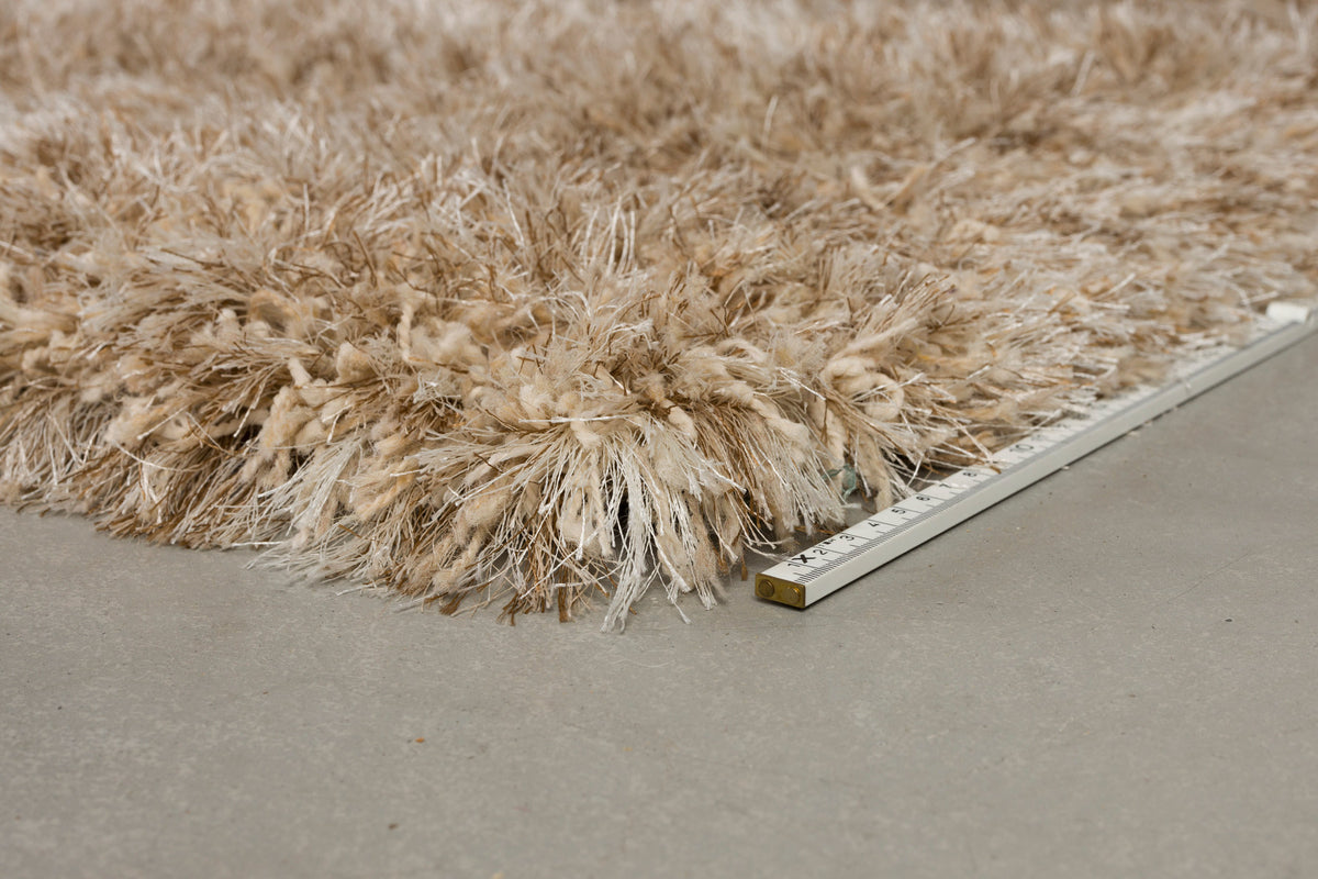 Teppich Hairy 200x290 in Beige präsentiert im Onlineshop von KAQTU Design AG. Teppich ist von Dutchbone