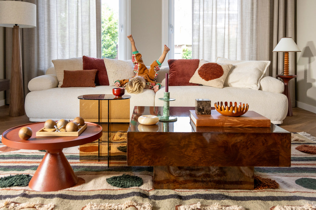Quadratischer Couchtisch Quinn von Dutchbone in Braun mit glänzender Wurzelholzfurnier-Oberfläche