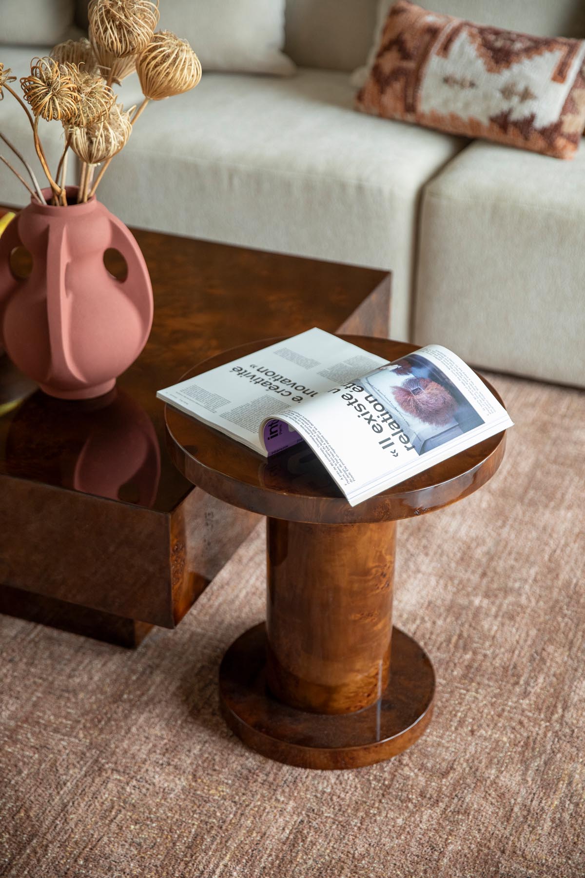 Beistelltisch Quinn in Walnuss präsentiert im Onlineshop von KAQTU Design AG. Beistelltisch ist von Dutchbone