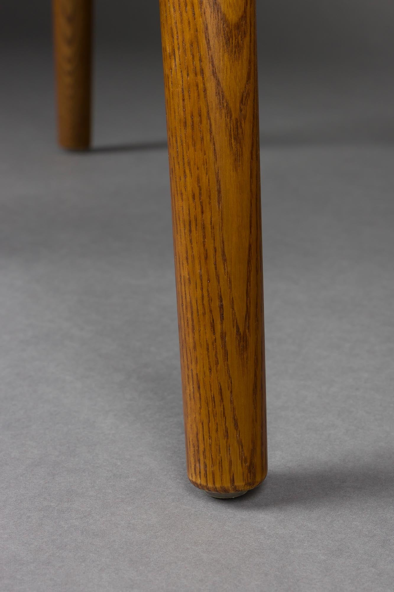Armlehnstuhl Taylor in Beige präsentiert im Onlineshop von KAQTU Design AG. Stuhl ist von Dutchbone