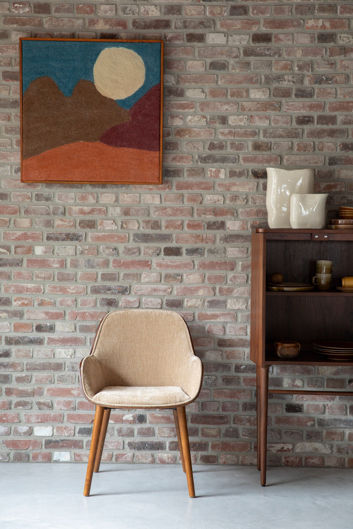 Armlehnstuhl Taylor in Beige präsentiert im Onlineshop von KAQTU Design AG. Stuhl ist von Dutchbone