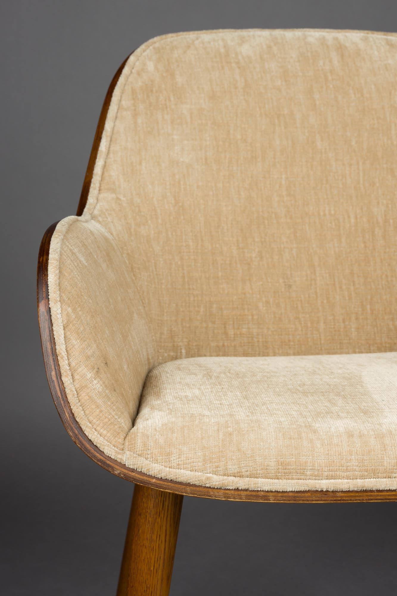 Armlehnstuhl Taylor in Beige präsentiert im Onlineshop von KAQTU Design AG. Stuhl ist von Dutchbone