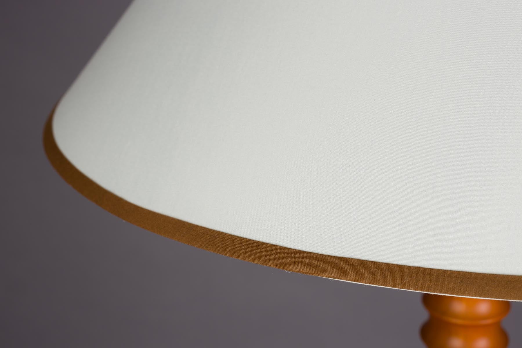 Stehleuchte Horace in Brown präsentiert im Onlineshop von KAQTU Design AG. Stehleuchte ist von Dutchbone