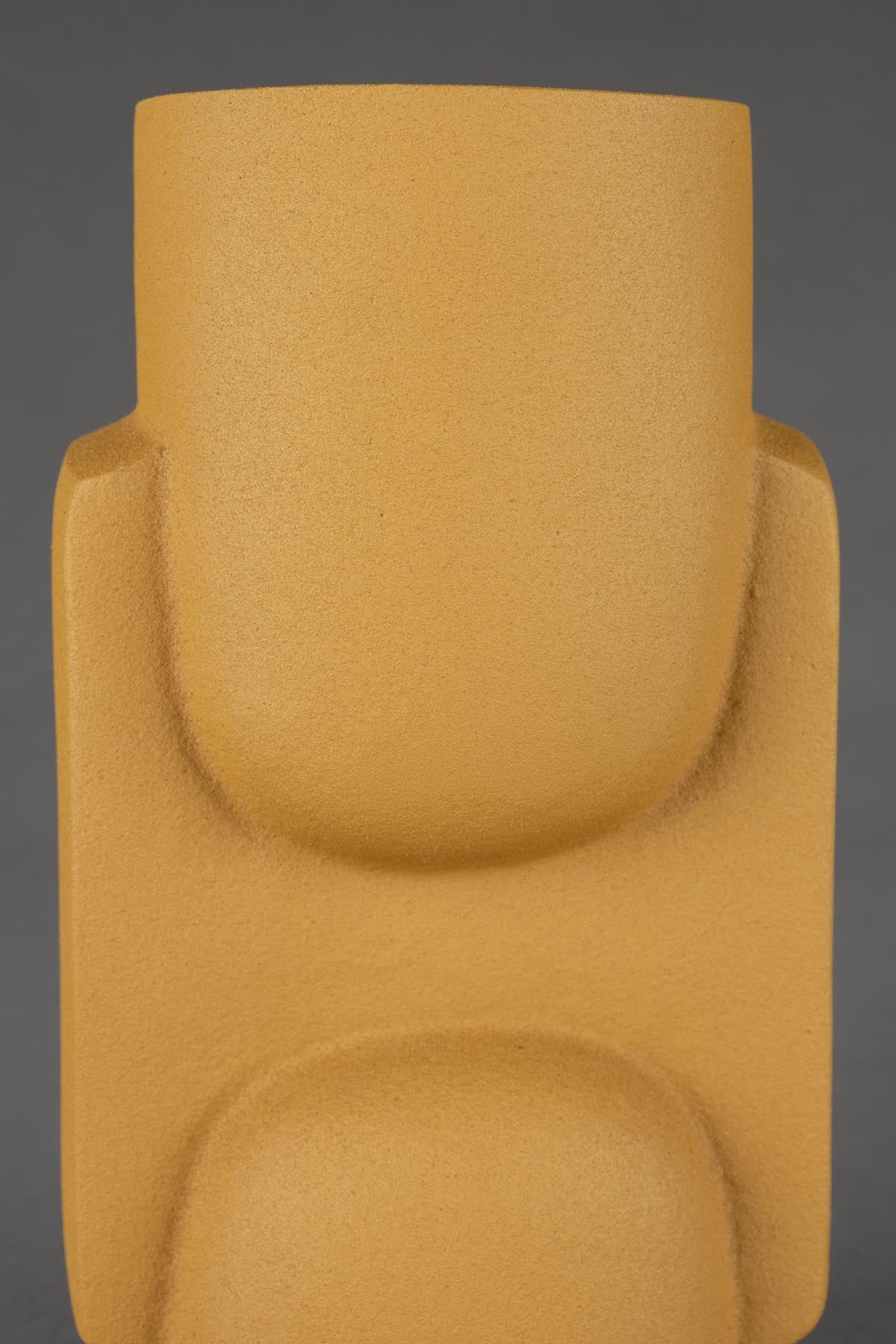 Vase Santos in Ochre präsentiert im Onlineshop von KAQTU Design AG. Vase ist von Dutchbone