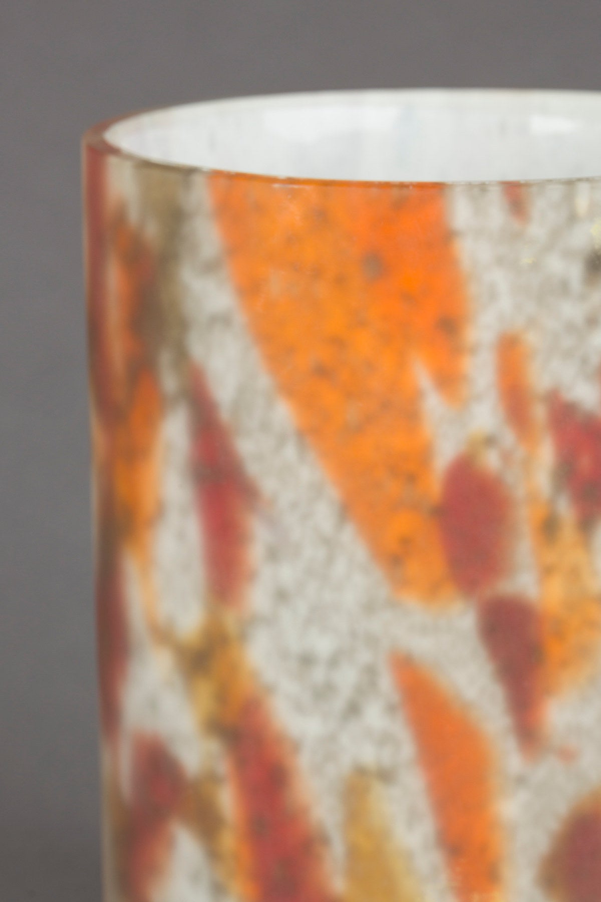 Mehrfarbige Vase Earl aus mattem Glas mit warmen, ineinander übergehenden Farbtönen