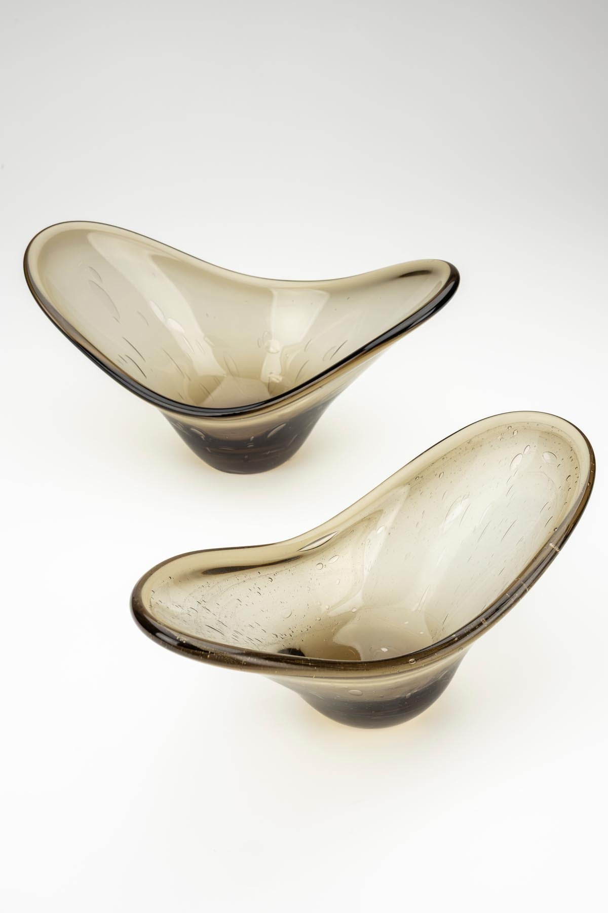 Tray Dale in Schwarz präsentiert im Onlineshop von KAQTU Design AG. Schalen ist von Dutchbone