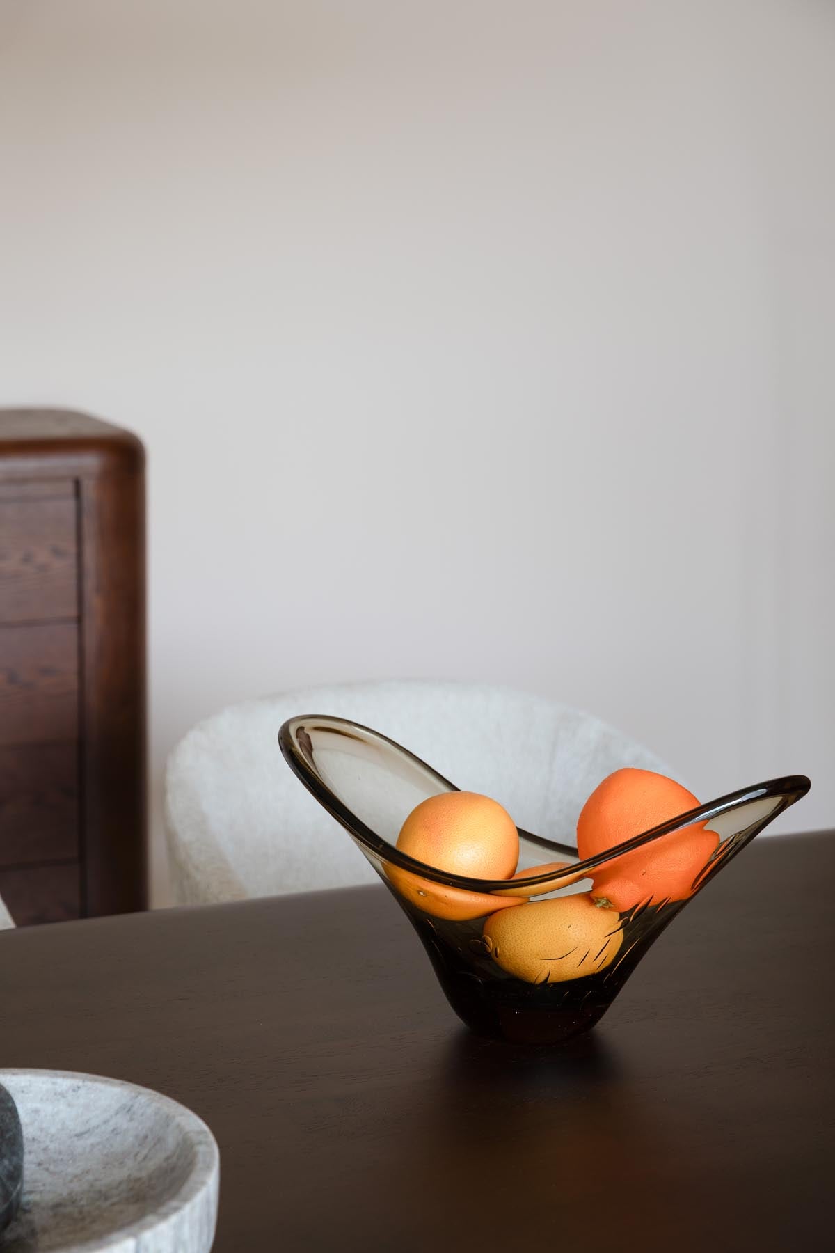 Tray Dale in Schwarz präsentiert im Onlineshop von KAQTU Design AG. Schalen ist von Dutchbone