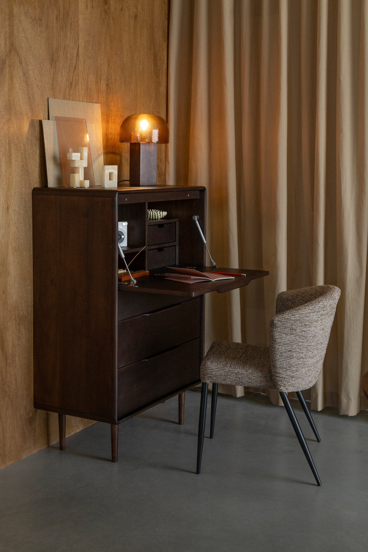 Kabinet Elroy in Braun präsentiert im Onlineshop von KAQTU Design AG. Cabinet ist von Dutchbone