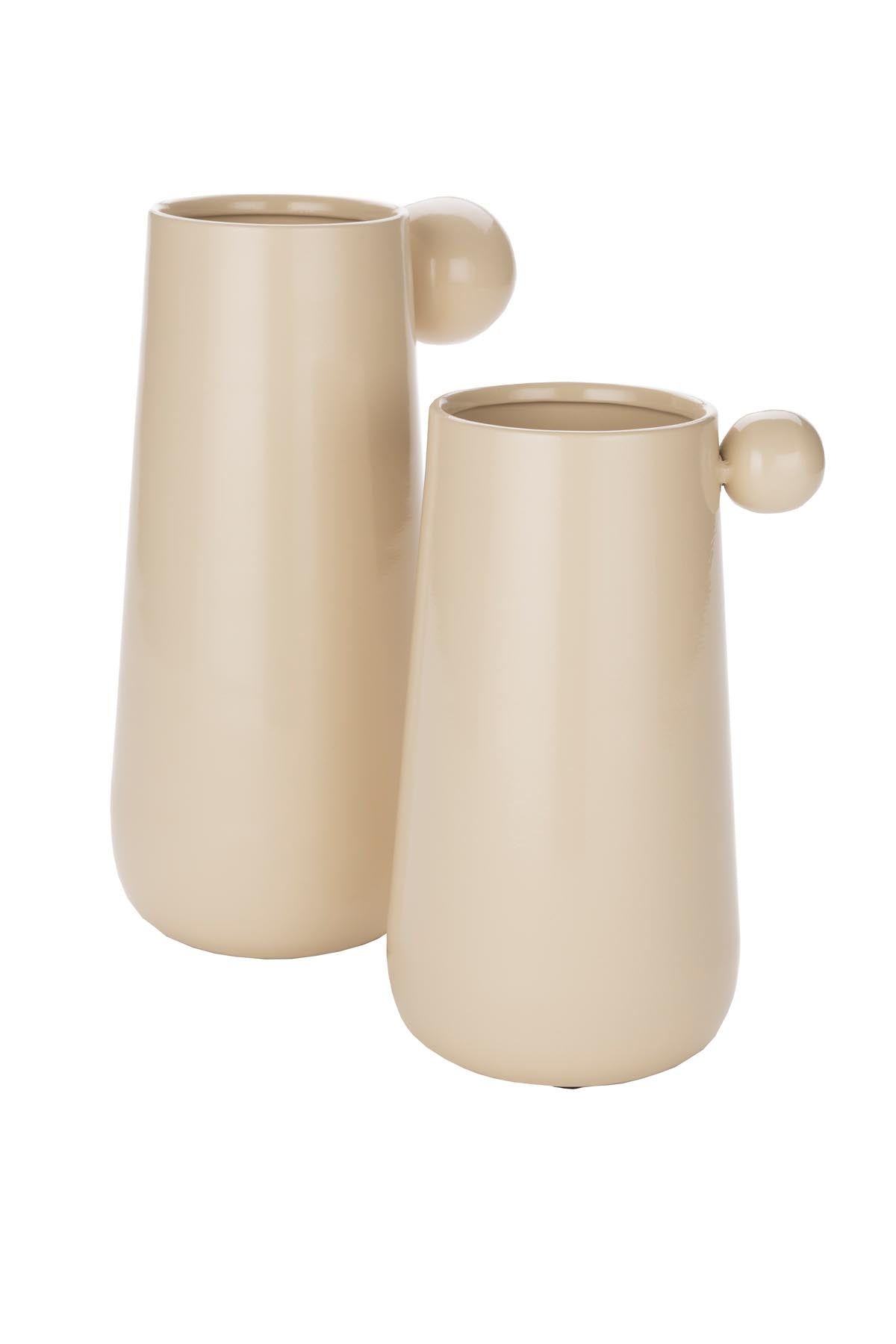 Elegante Vase Dot von Dutchbone in sanftem Beige, ideal für stilvolle Akzente und kreative Blumengestaltungen in jedem Wohnbereich.