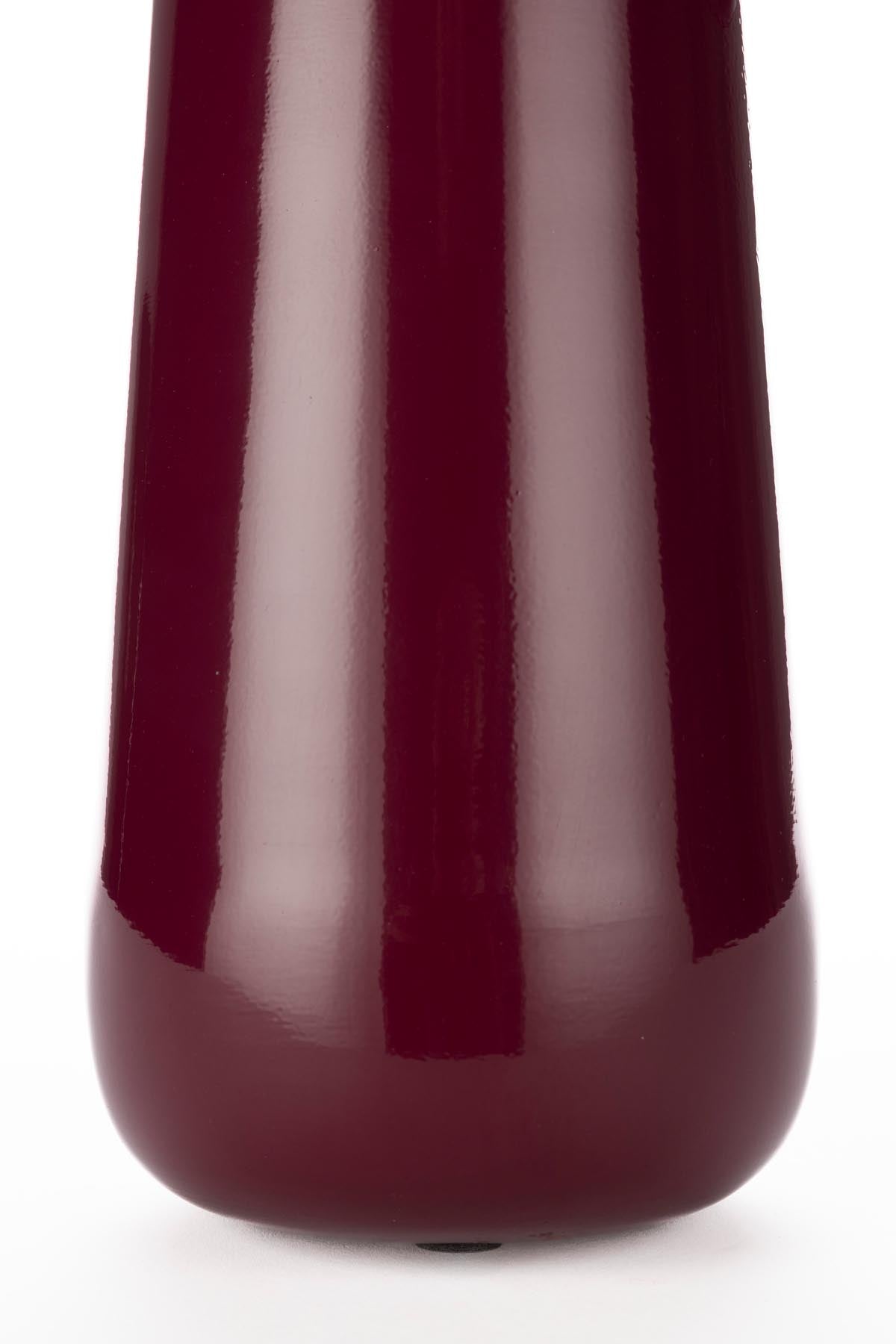 Moderne rote Vase Dot von Dutchbone, perfekt für kreative Blumenarrangements und als auffälliges Deko-Element in jedem Raum.