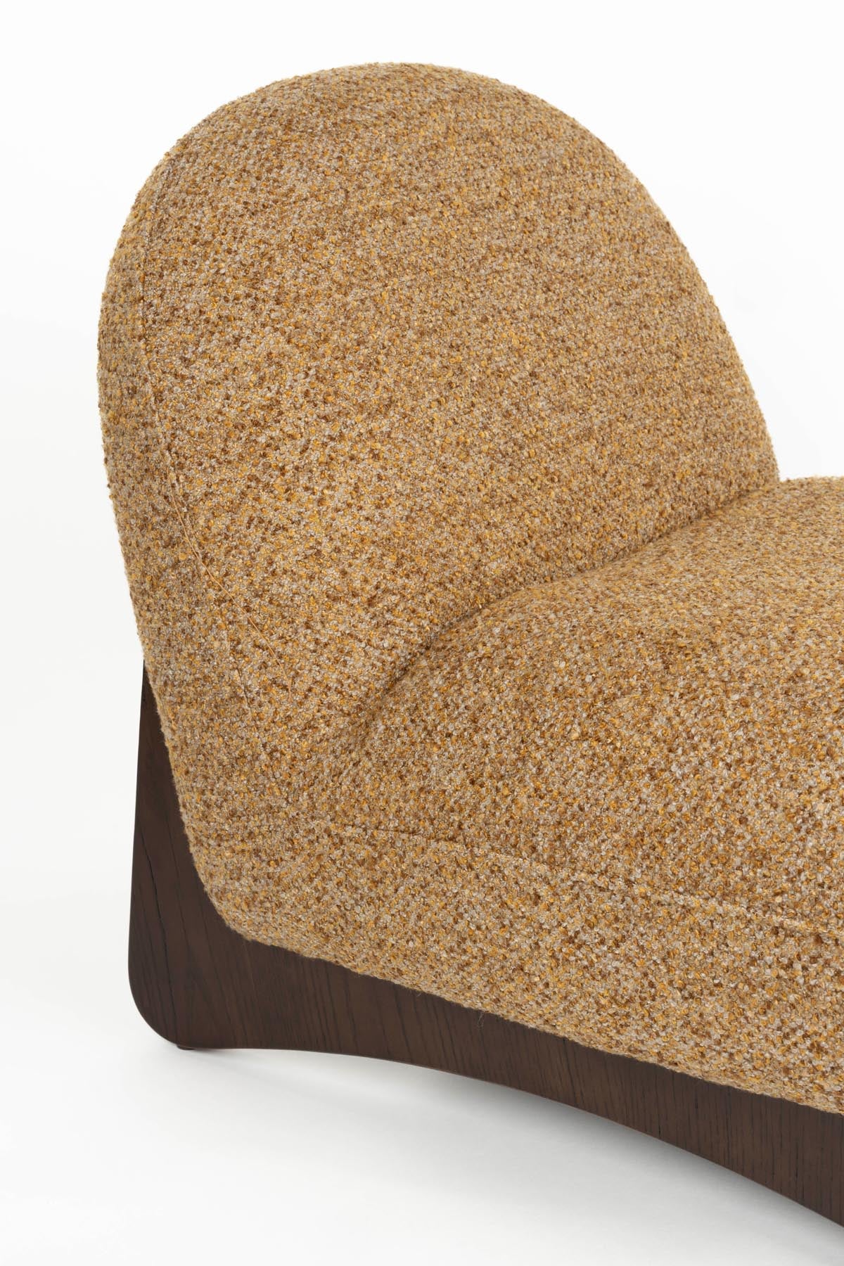 Sessel Loom in Braun präsentiert im Onlineshop von KAQTU Design AG. Sessel ist von Dutchbone